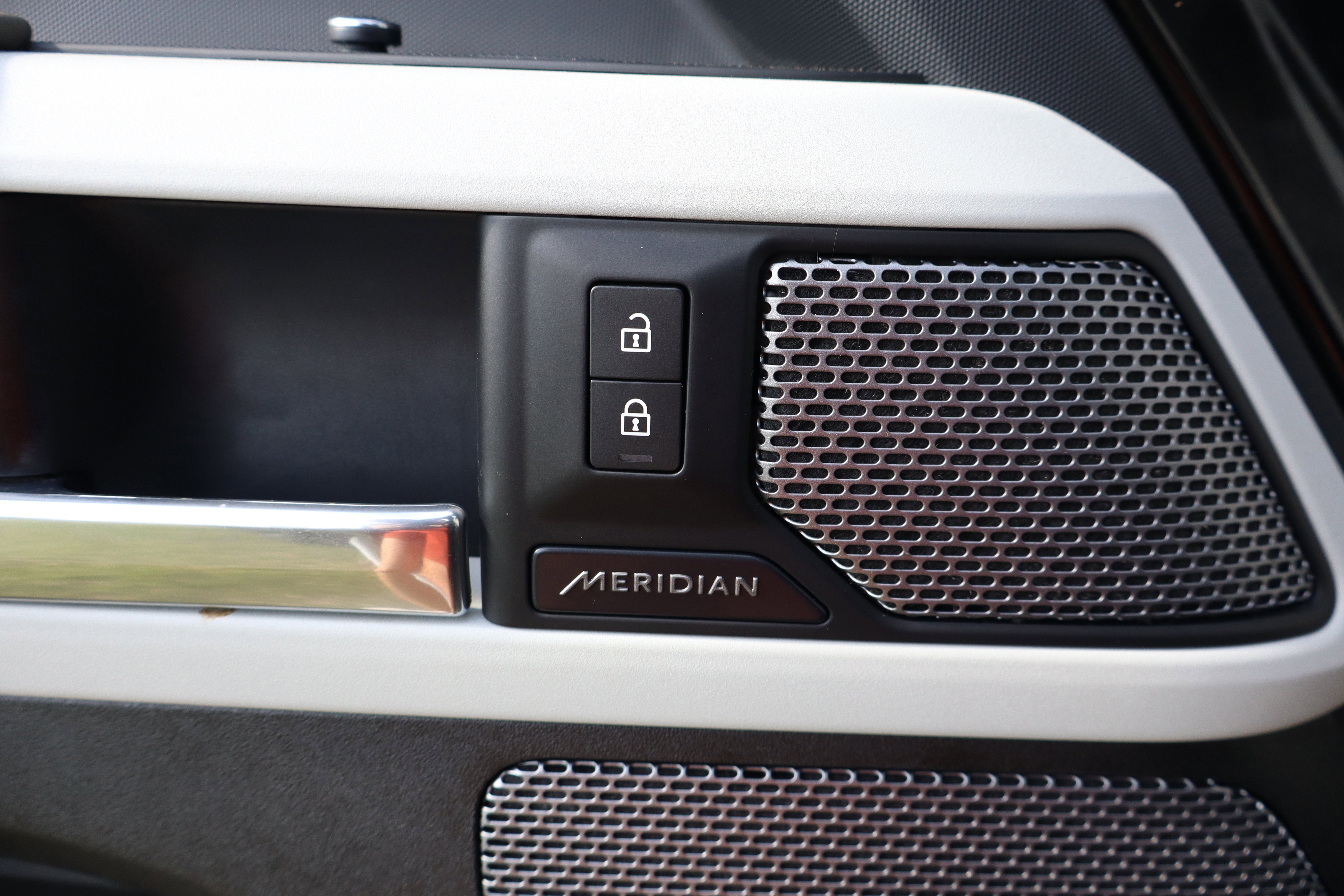 2021 Land Rover Defender SE