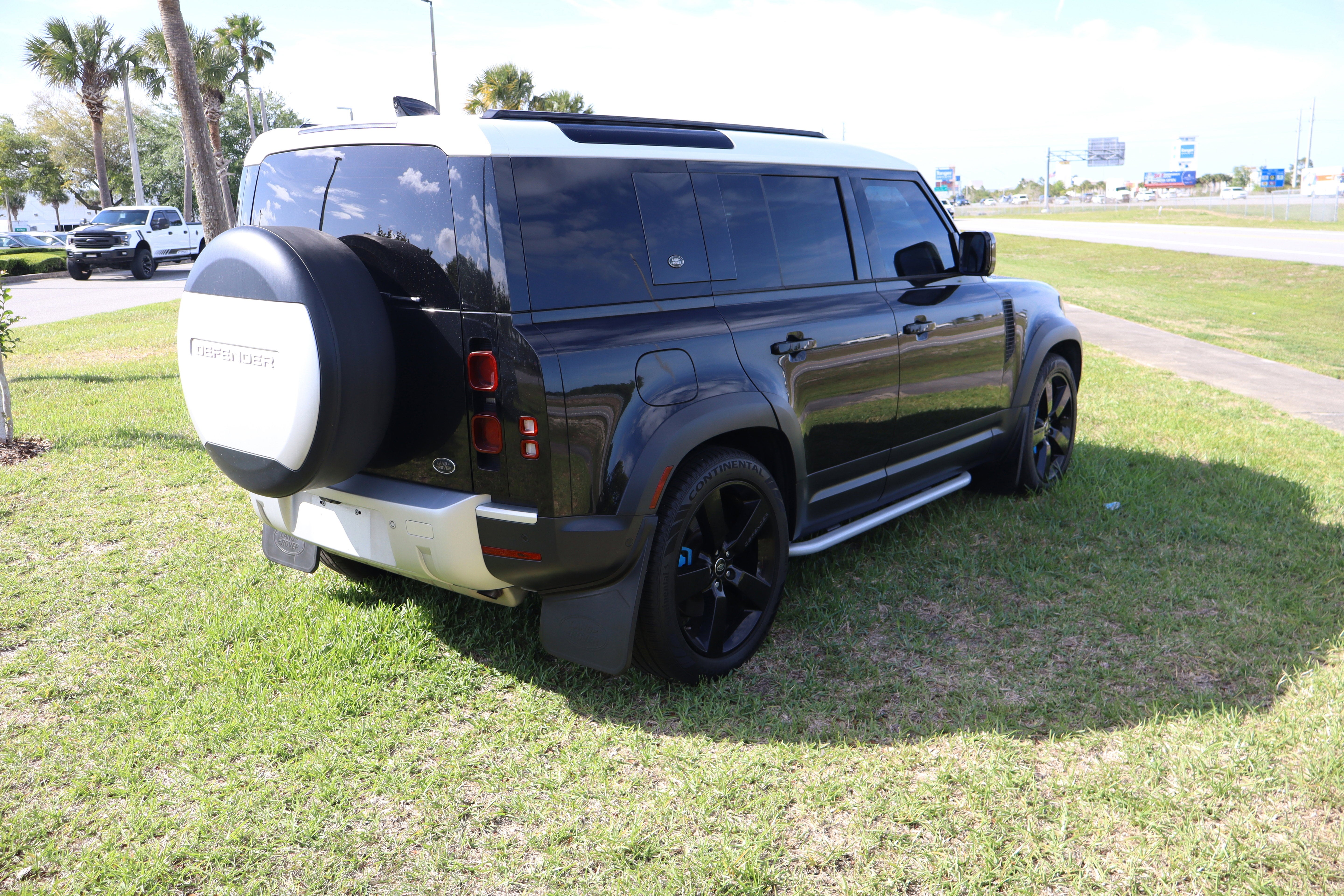 2021 Land Rover Defender SE