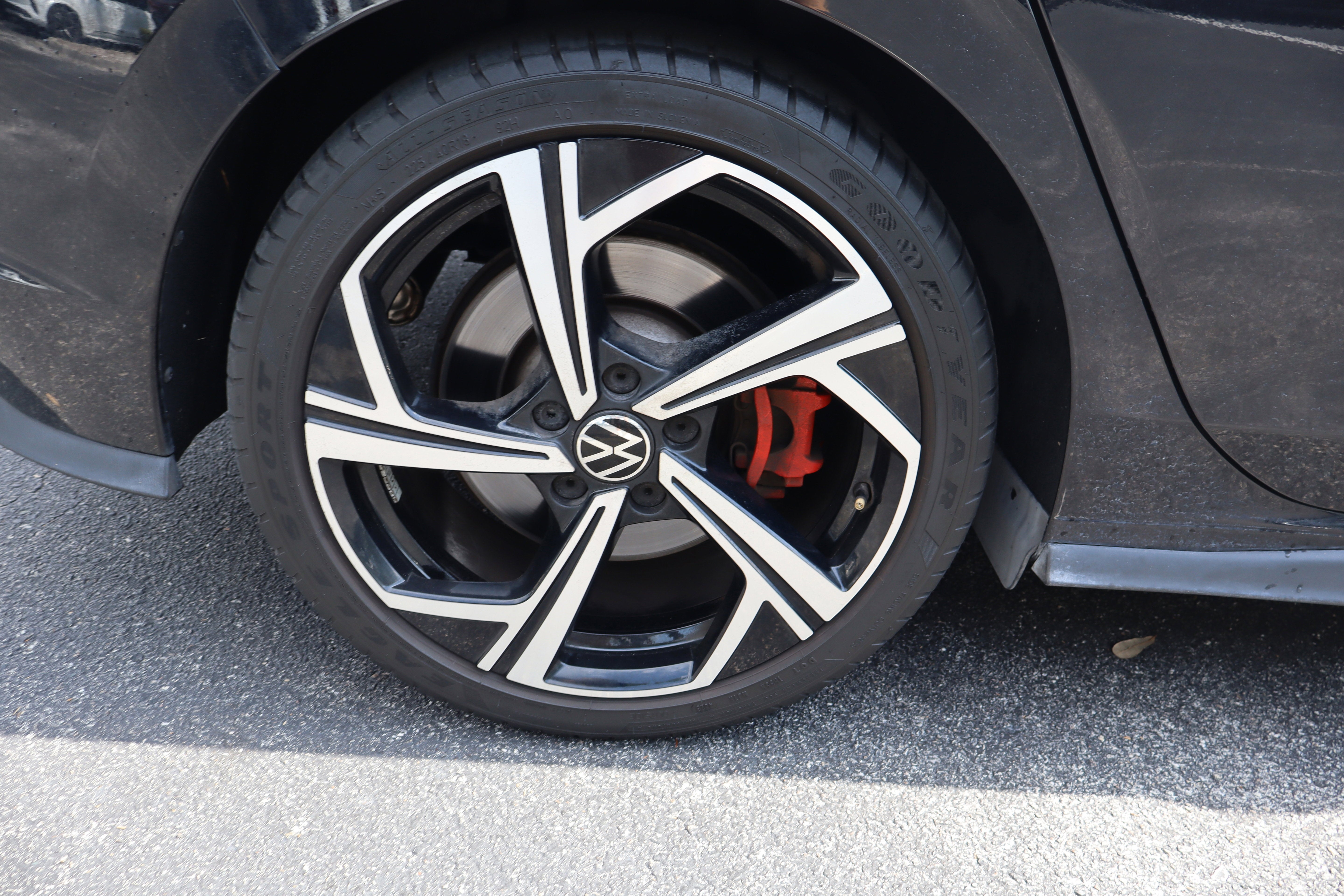 2024 Volkswagen Golf GTI SE