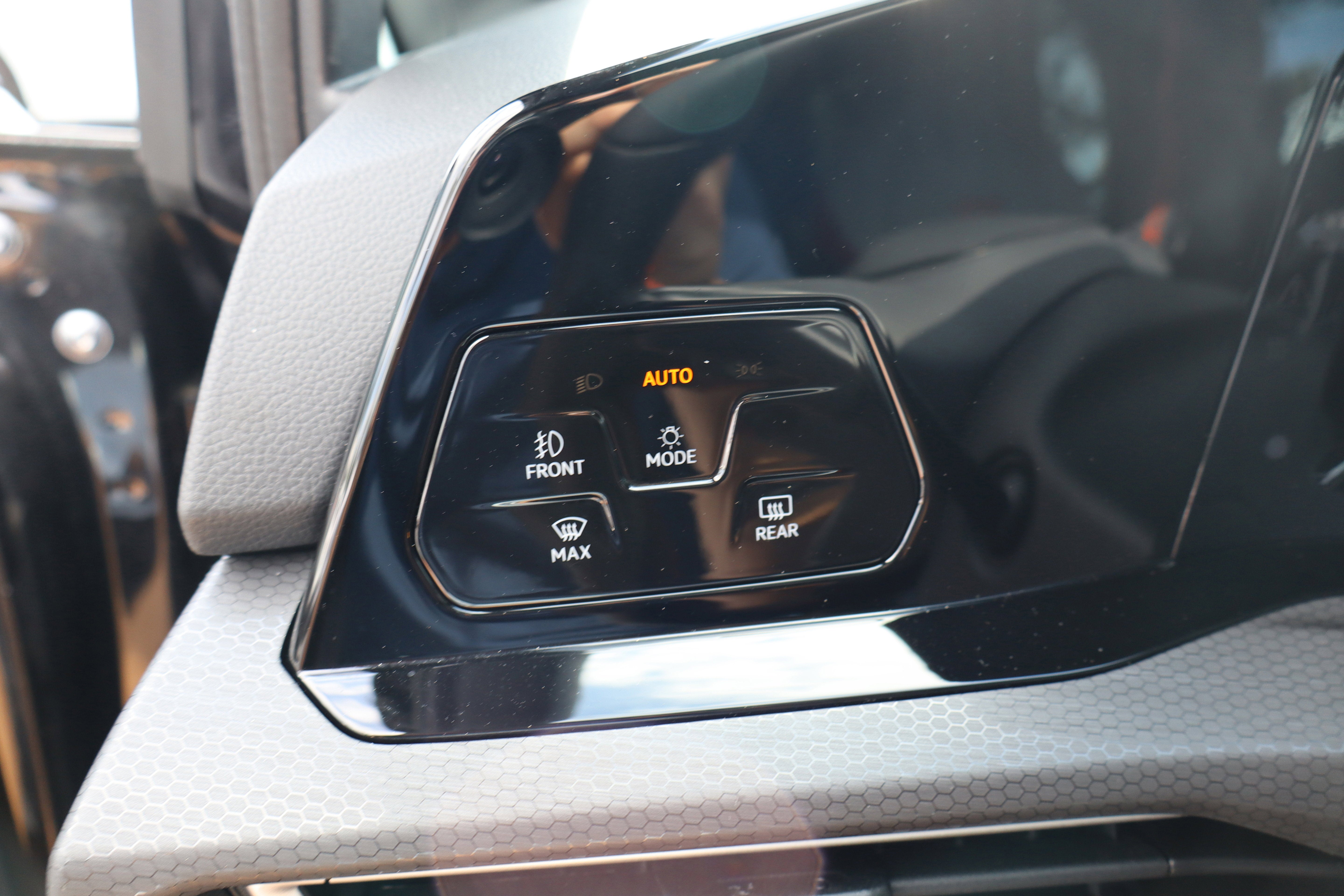 2024 Volkswagen Golf GTI SE