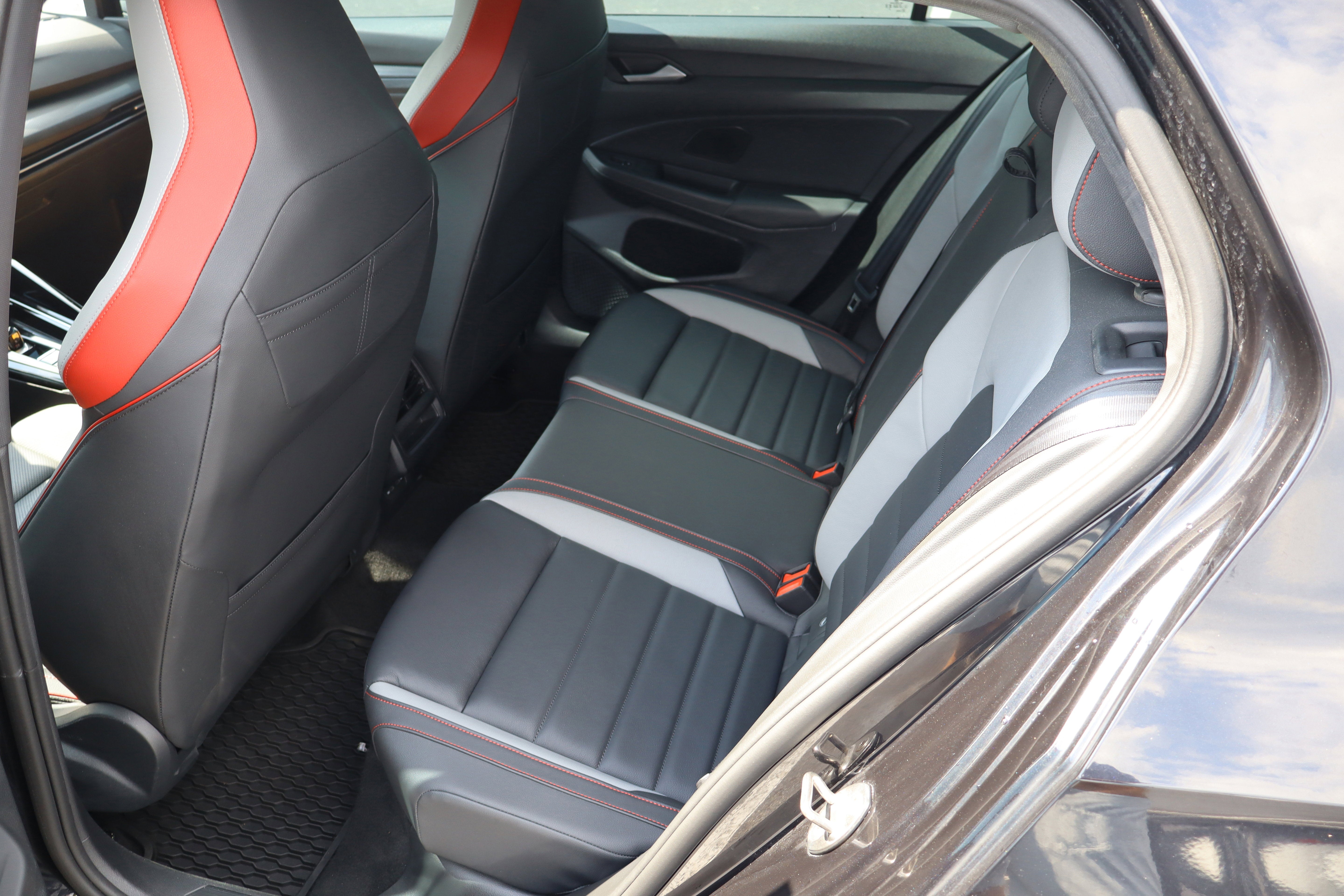 2024 Volkswagen Golf GTI SE