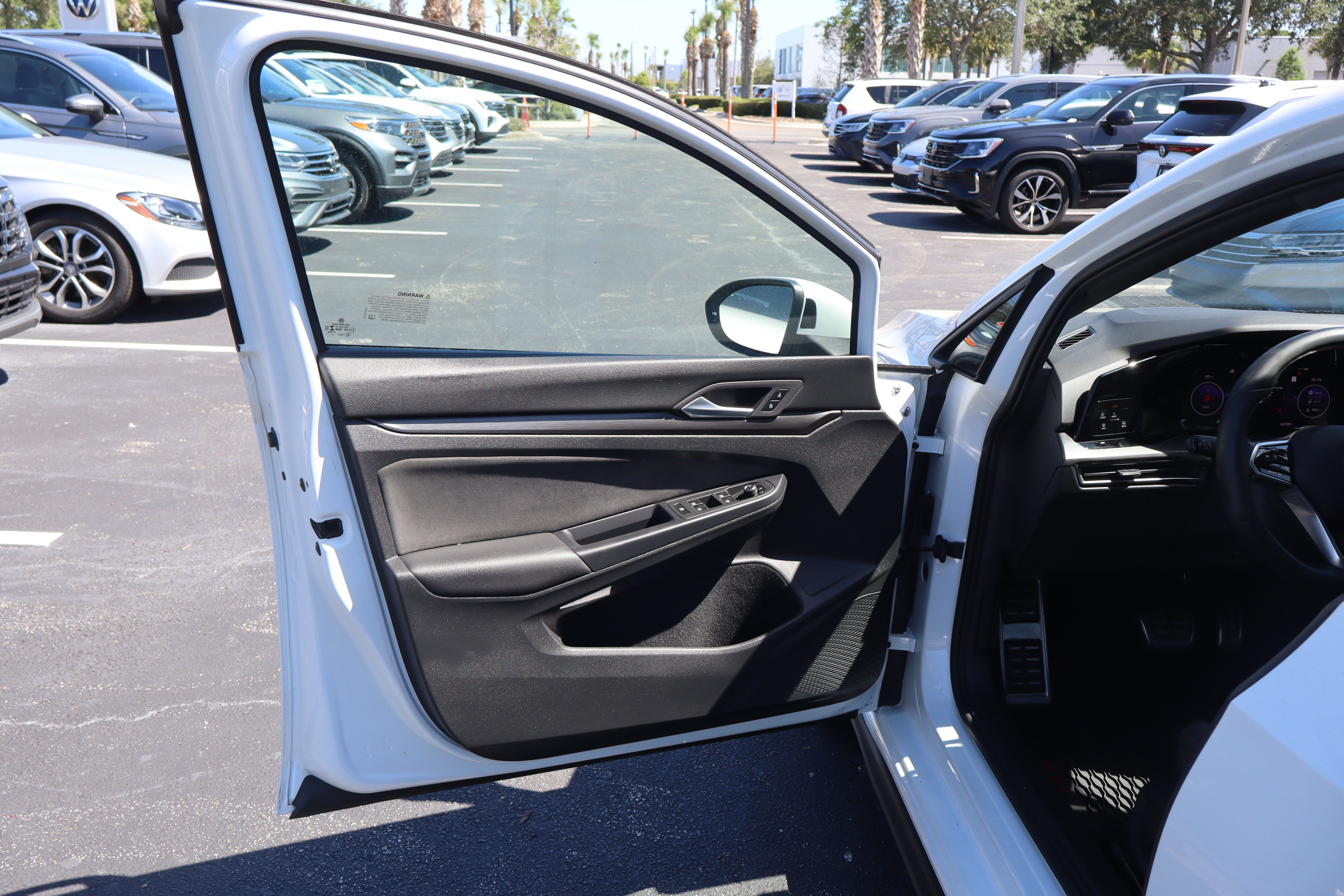 2023 Volkswagen Golf GTI SE