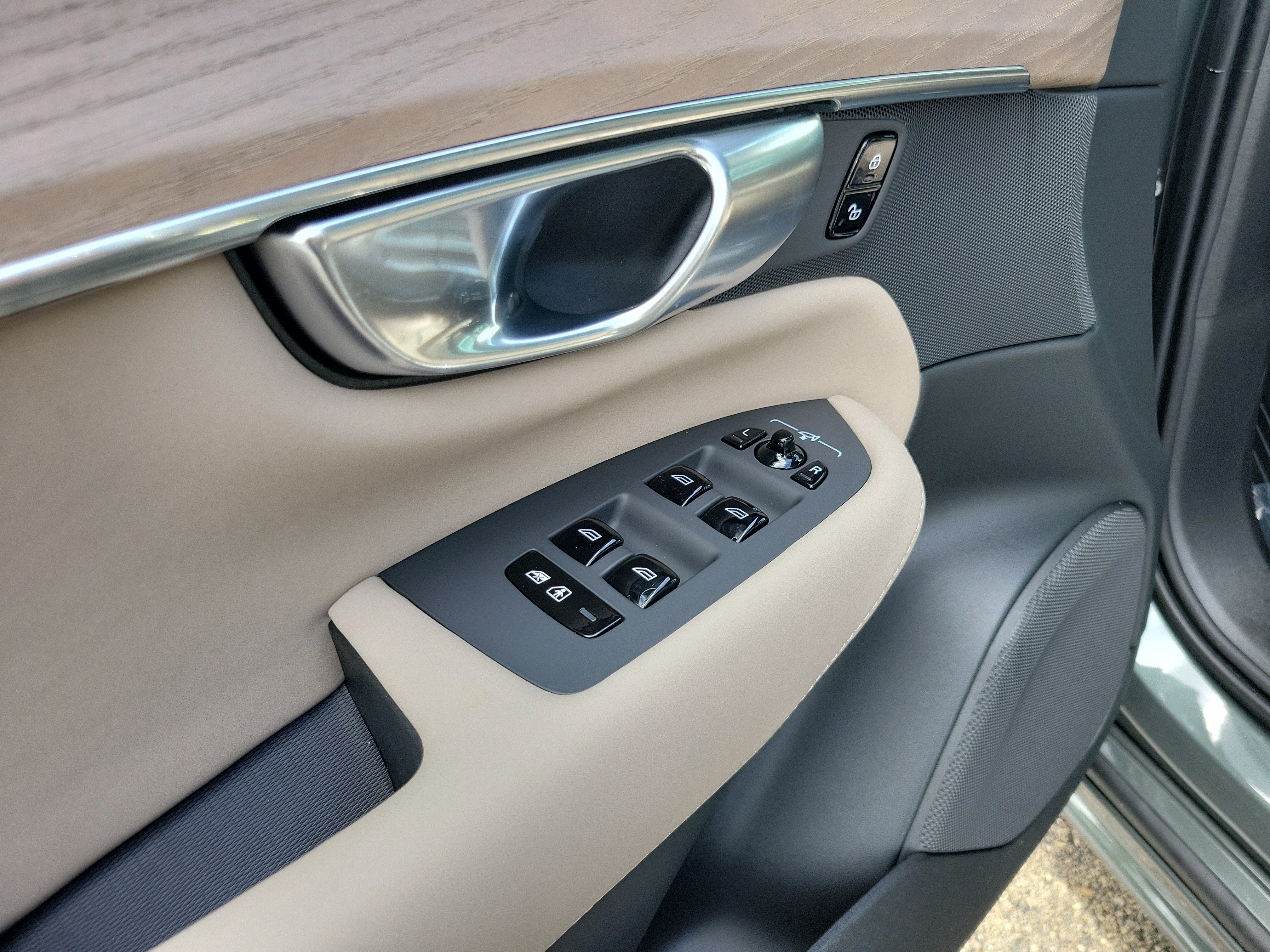 2027 Volvo XC90 Plus
