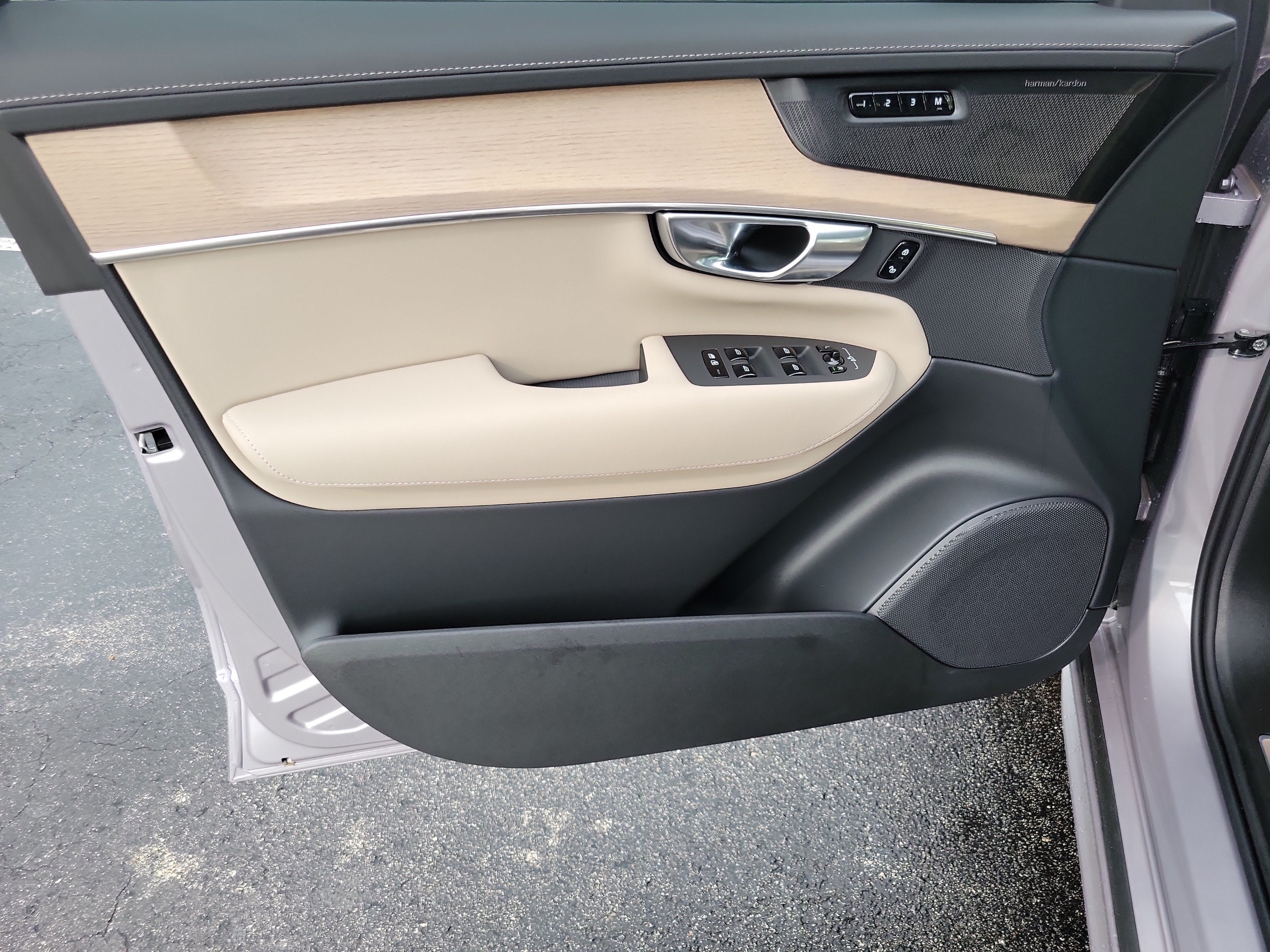 2026 Volvo XC90 Plus