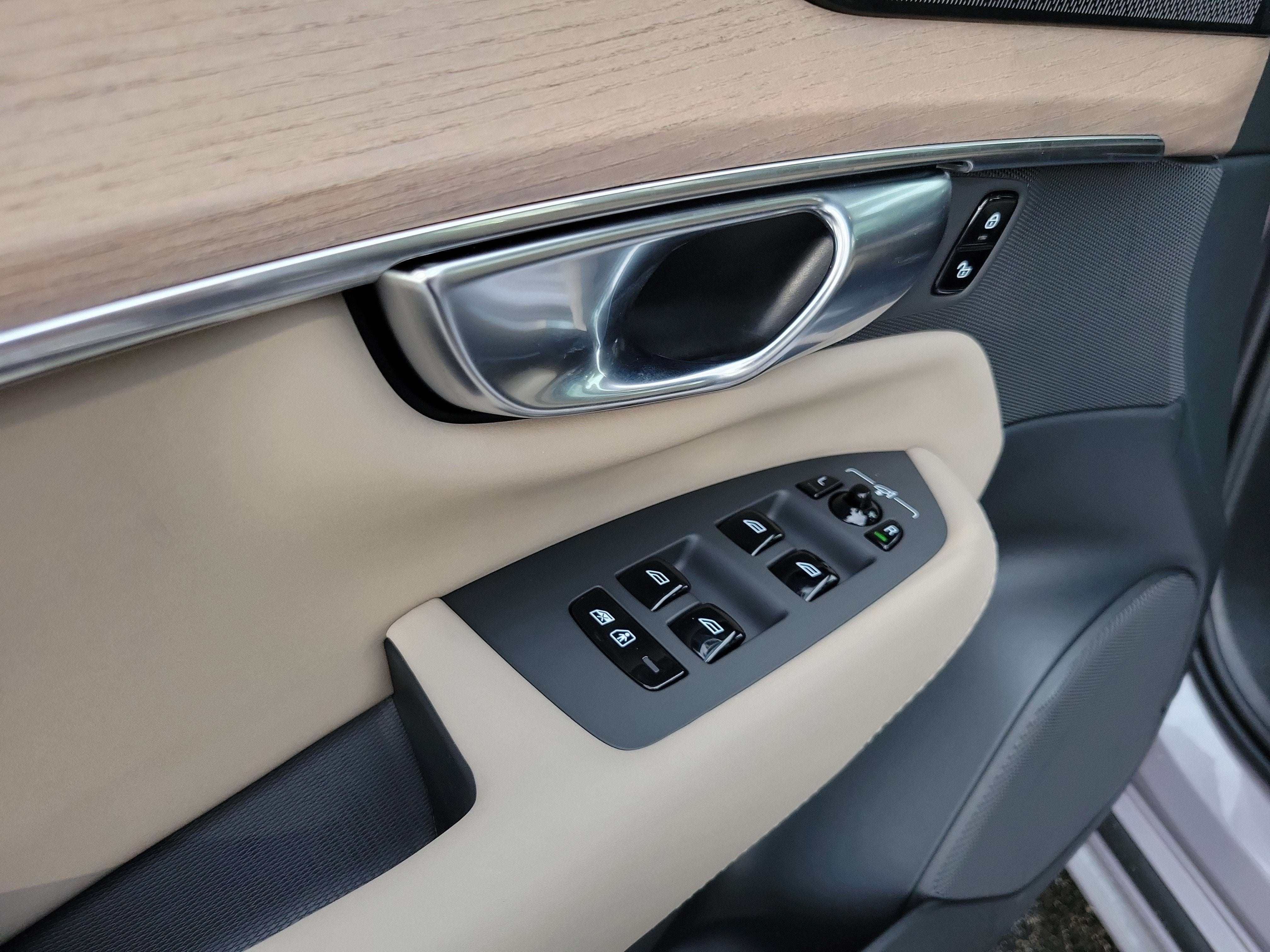 2026 Volvo XC90 Plus