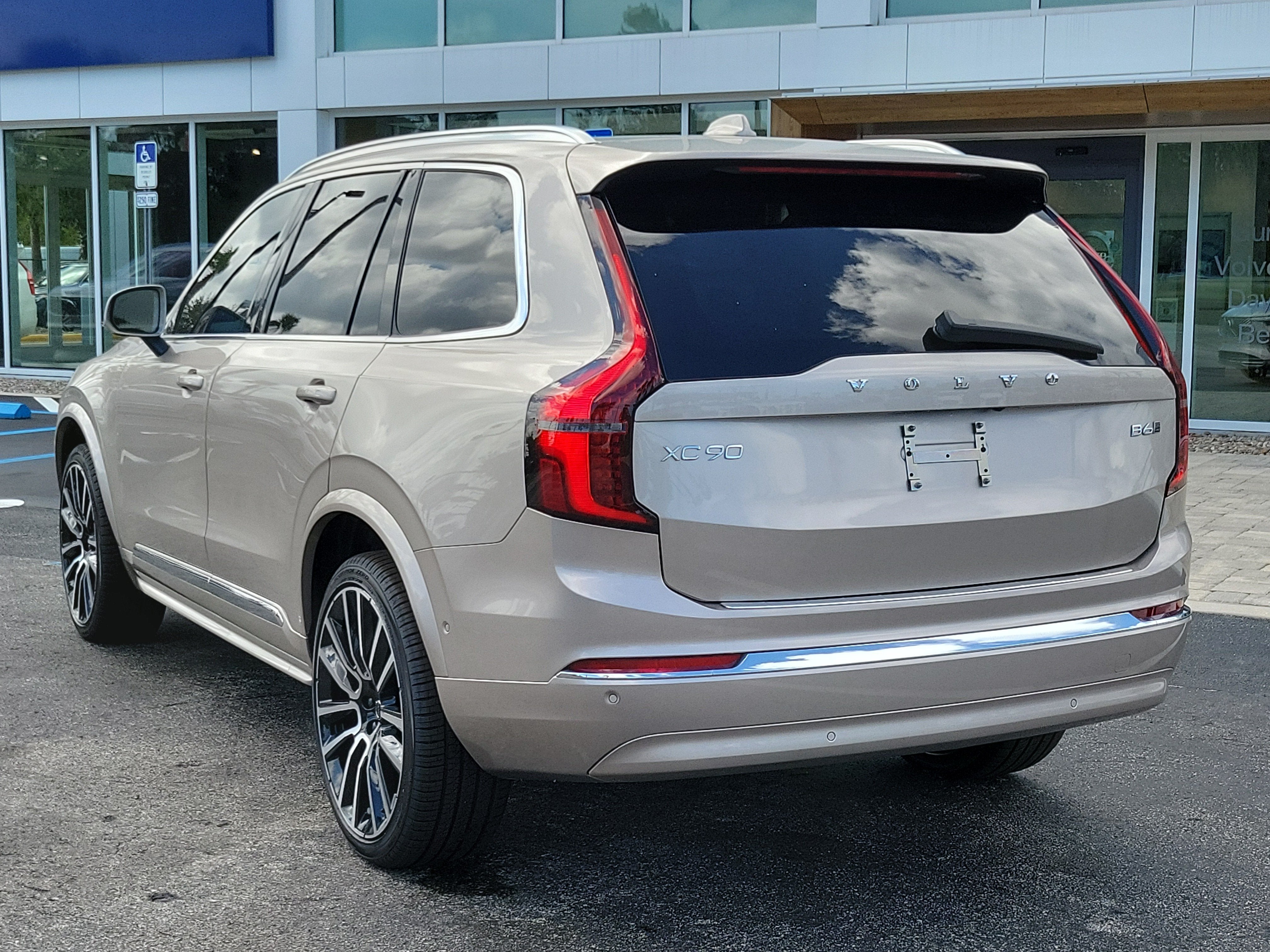 2026 Volvo XC90 Plus