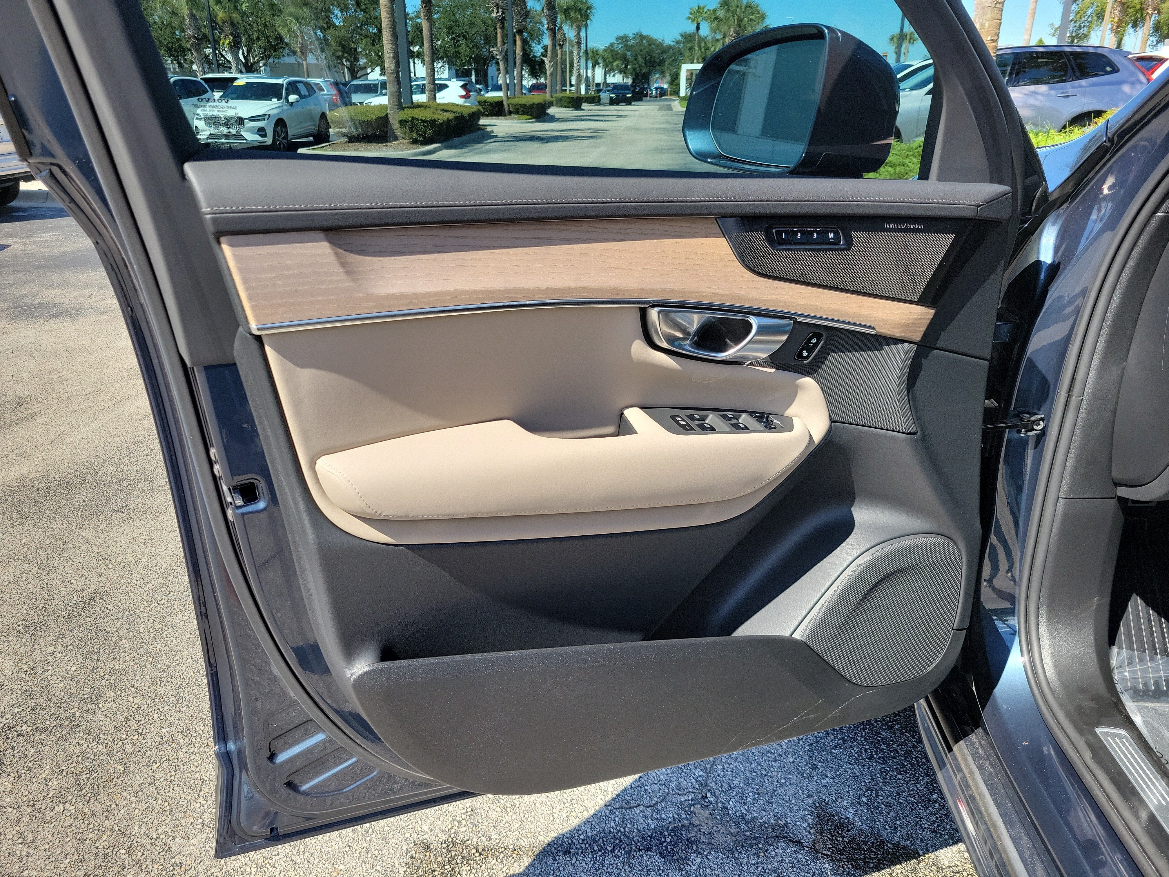 2026 Volvo XC90 Plus