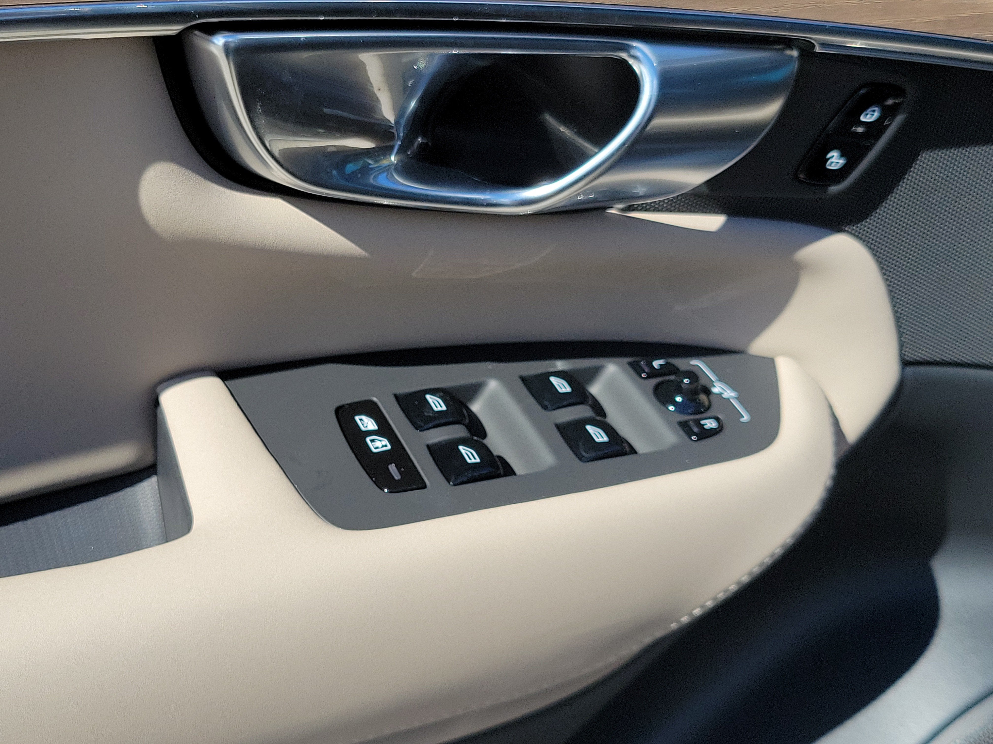 2026 Volvo XC90 Plus