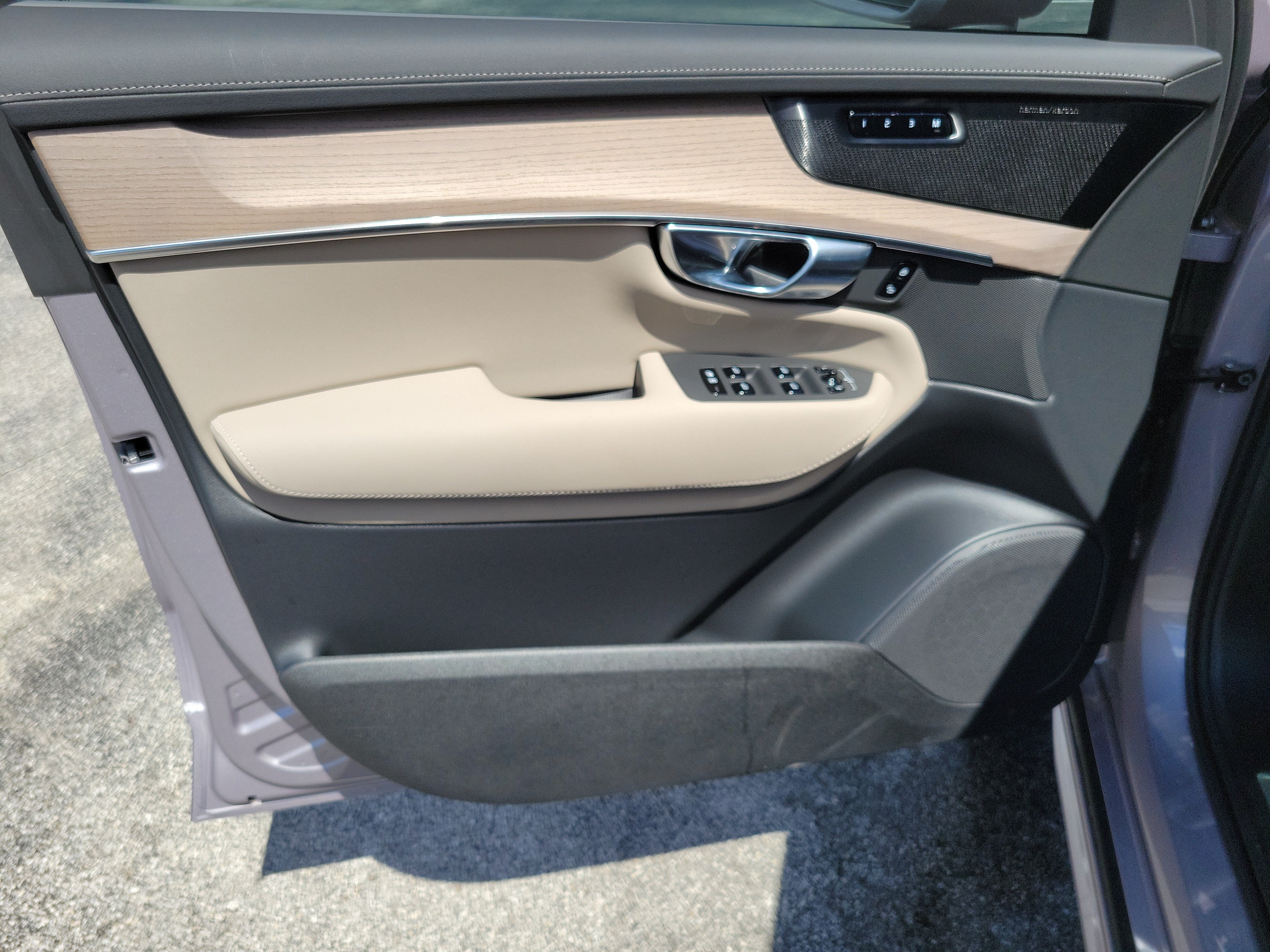 2026 Volvo XC90 Plus