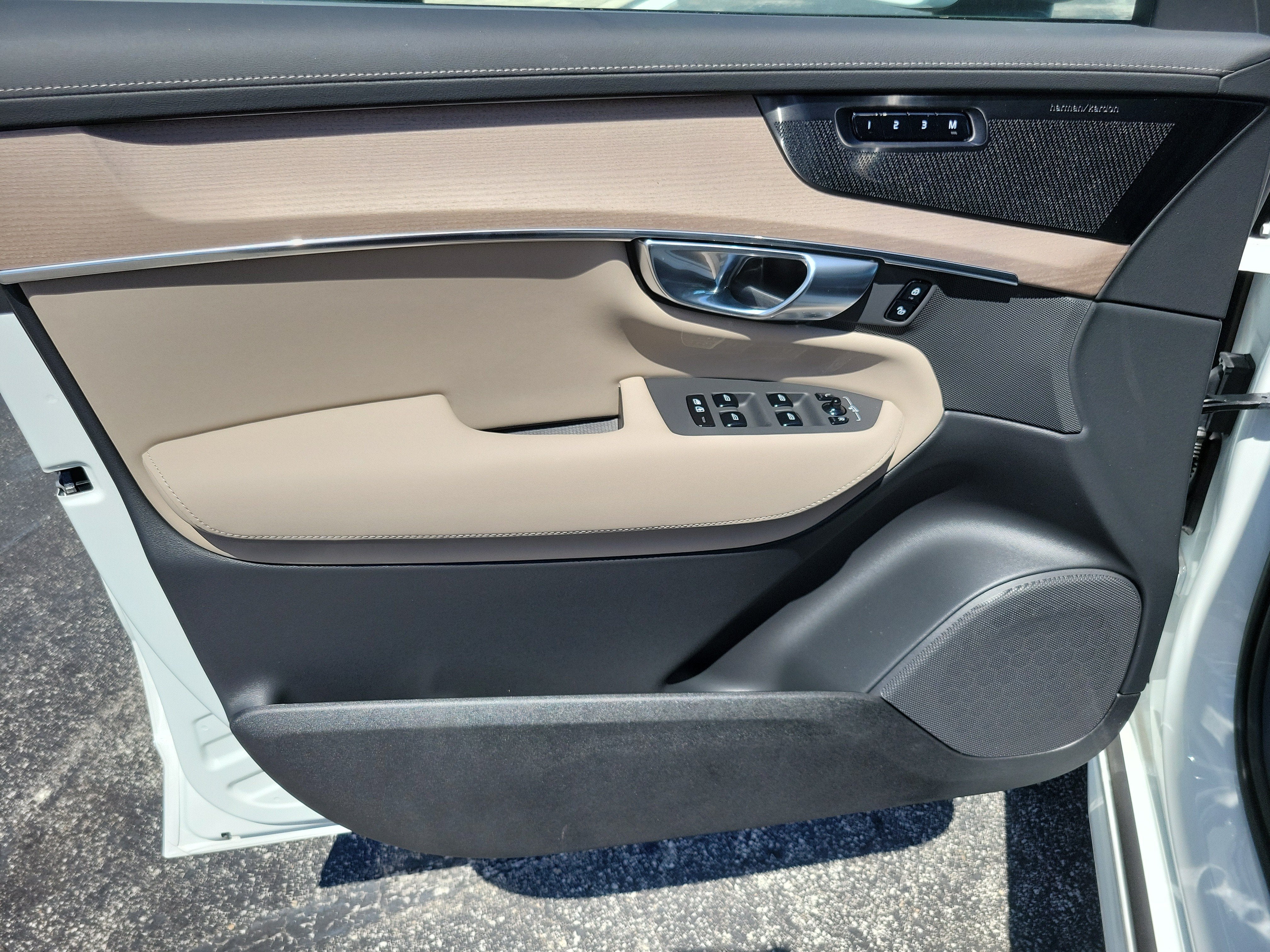 2027 Volvo XC90 Plus
