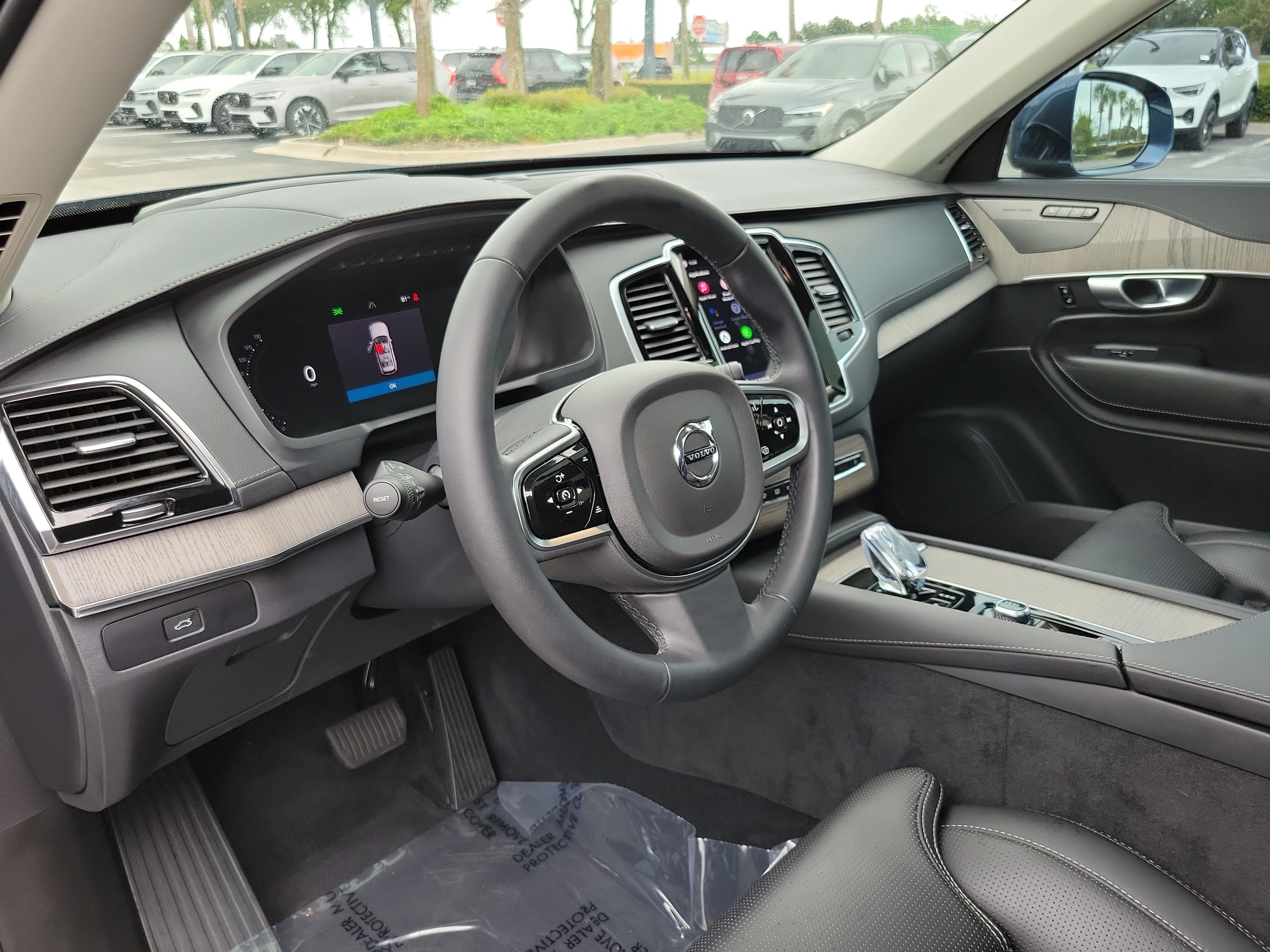 2024 Volvo XC90 Ultimate Bright Theme