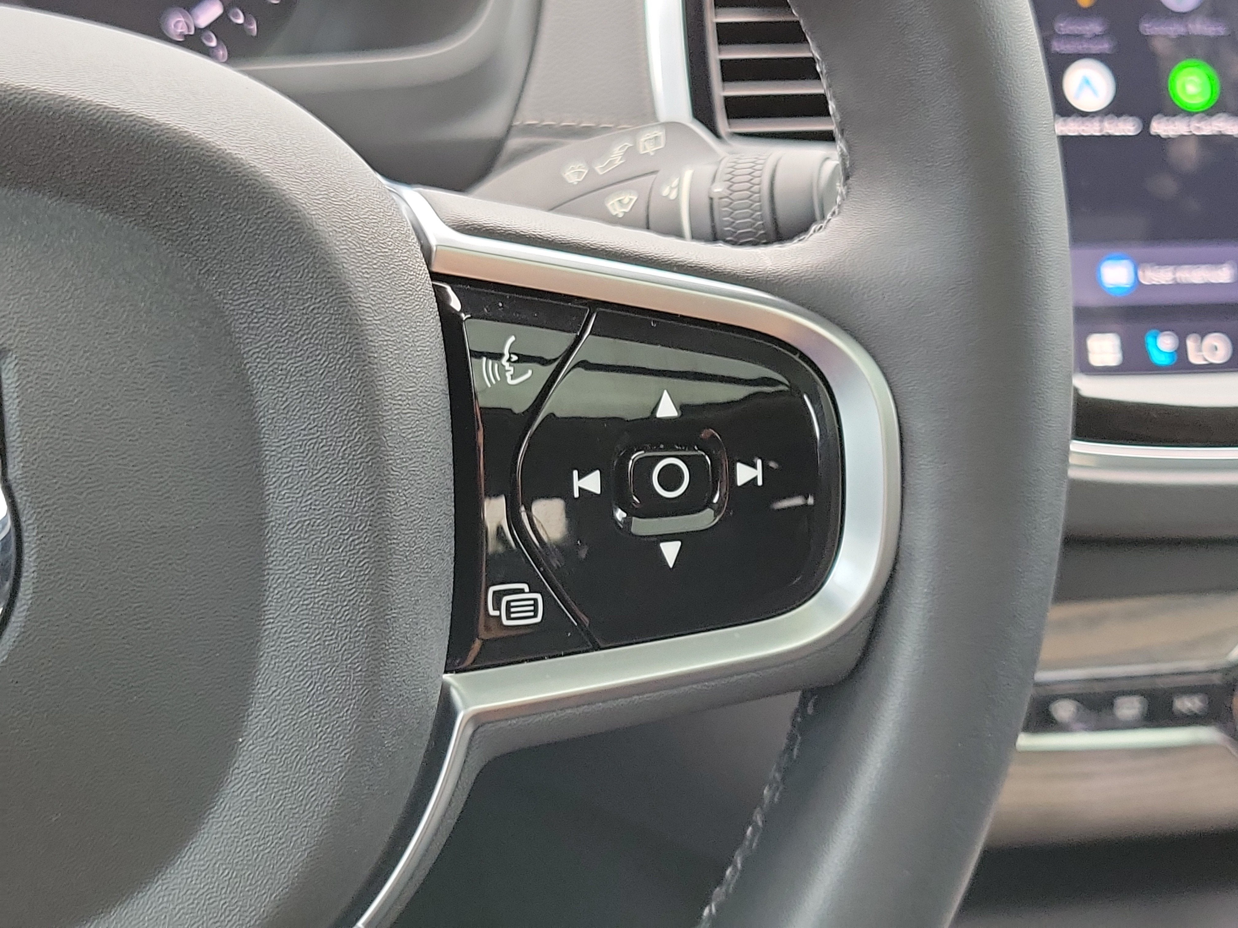 2024 Volvo XC90 Ultimate Bright Theme