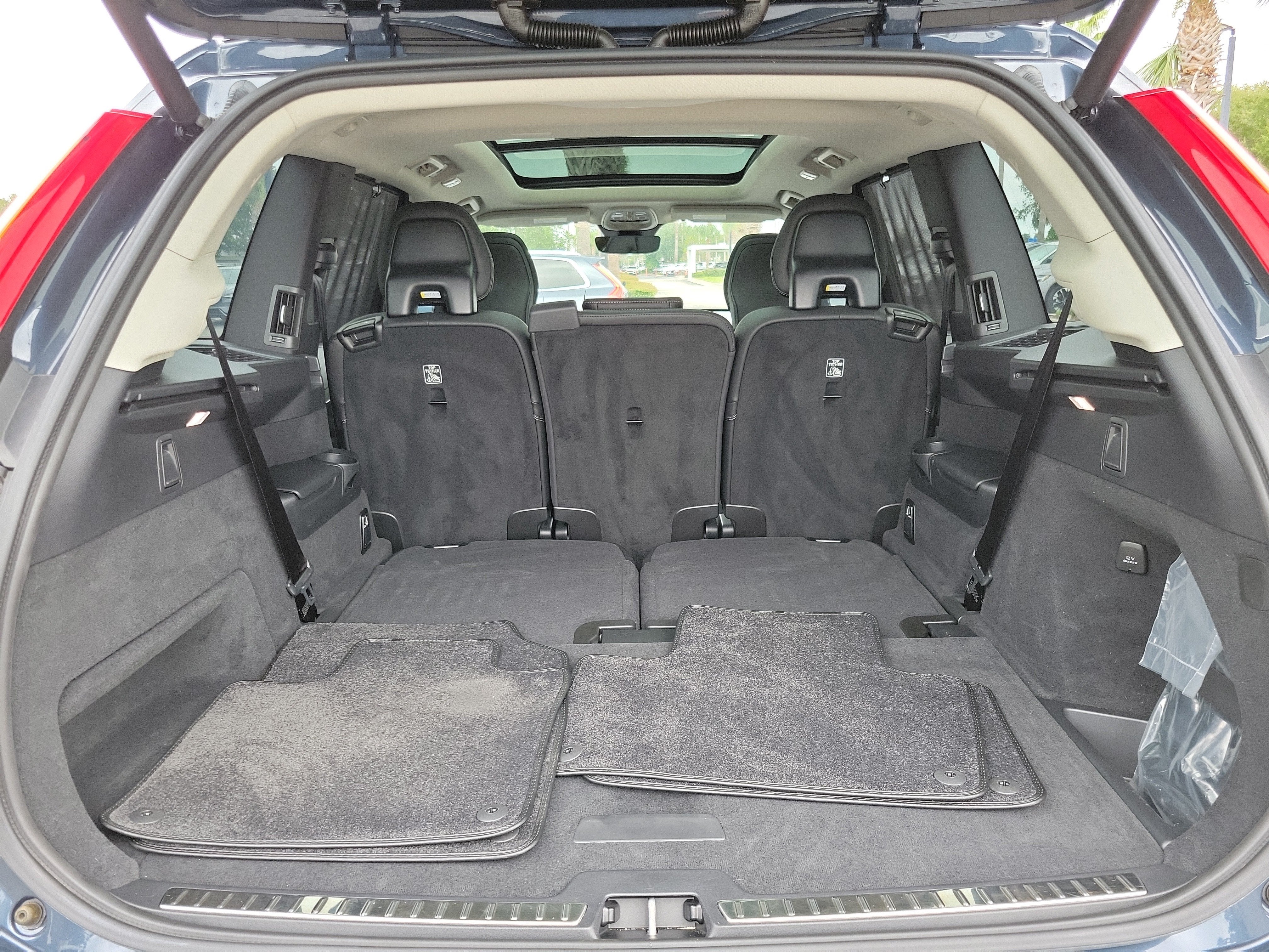 2024 Volvo XC90 Ultimate Bright Theme