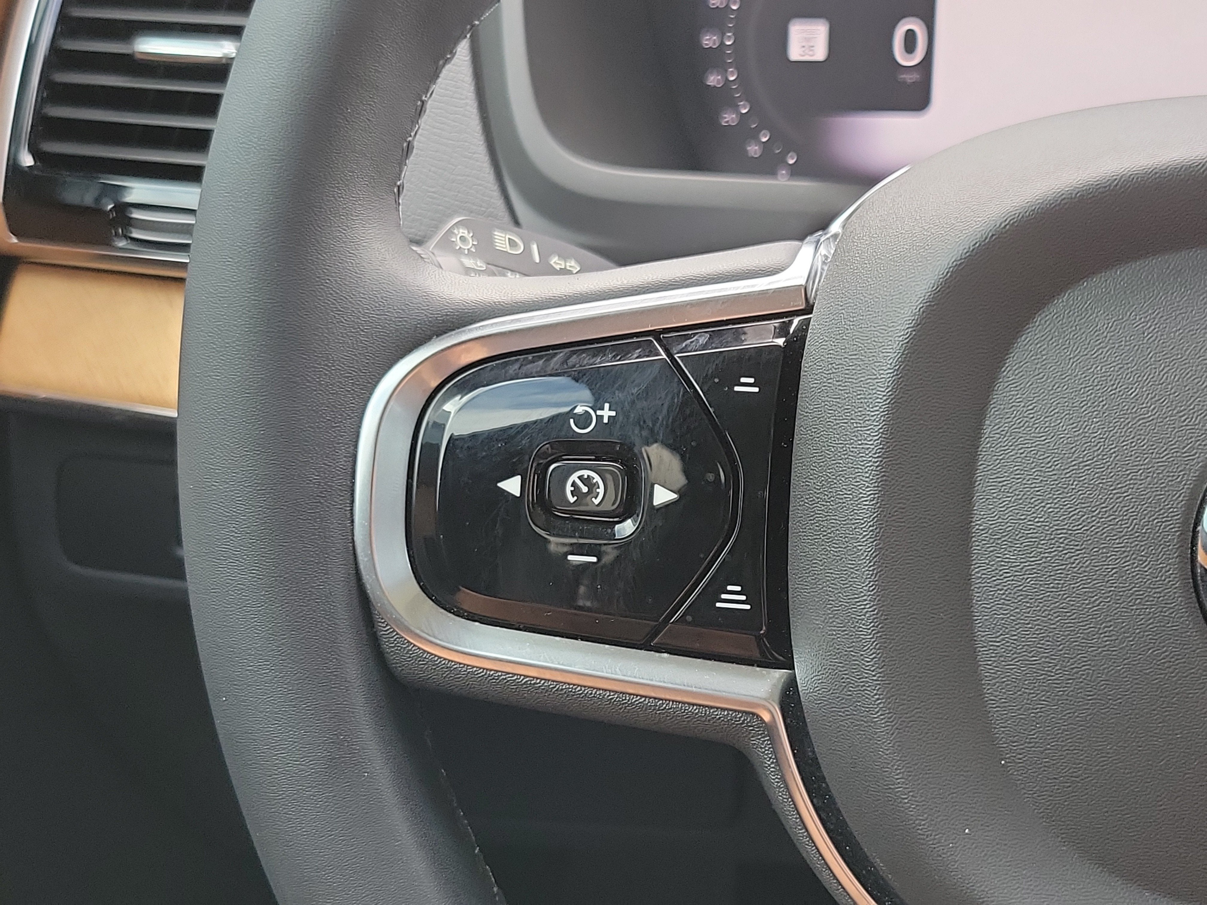 2023 Volvo XC90 Plus