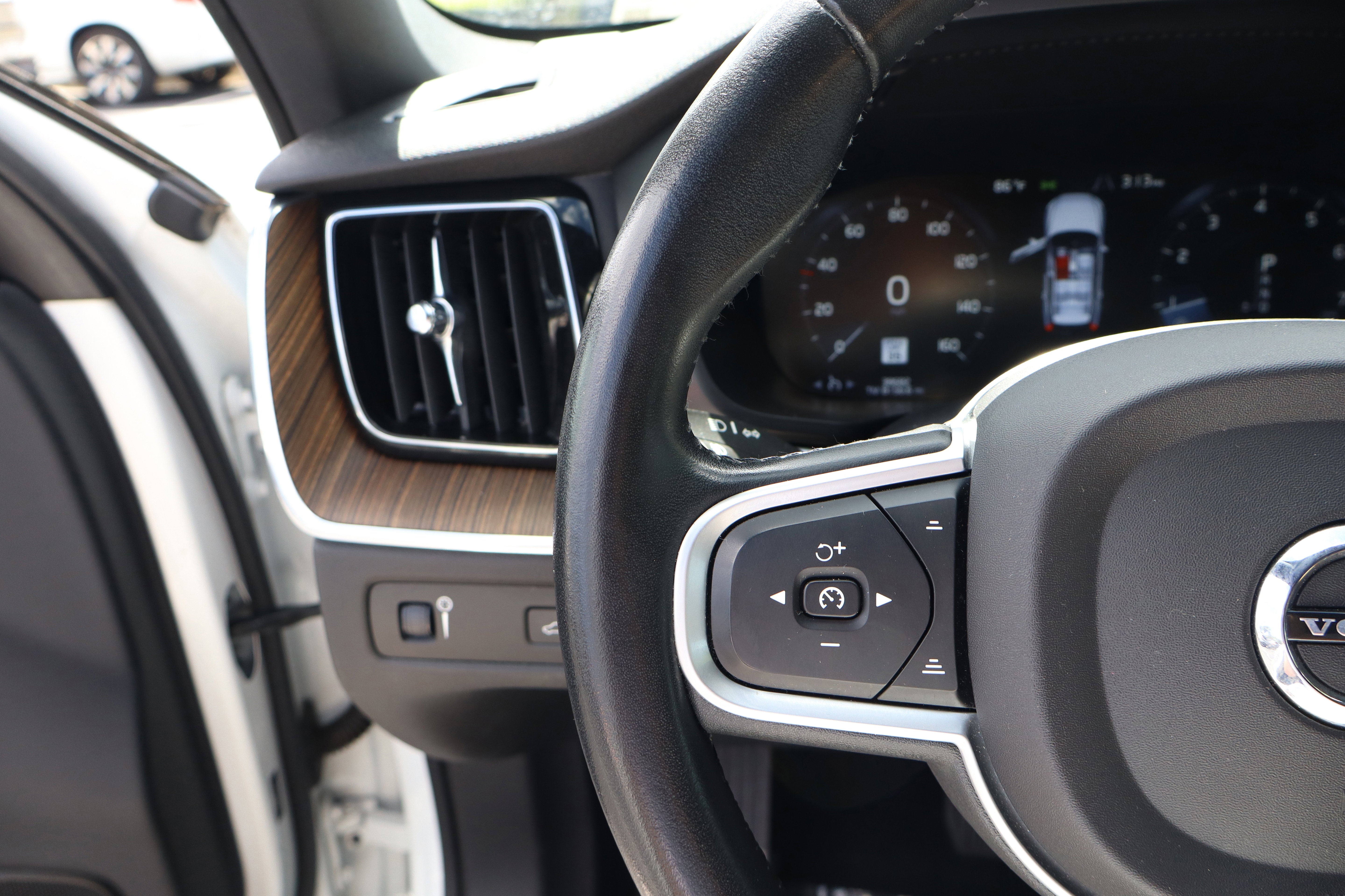 2021 Volvo XC60 Momentum