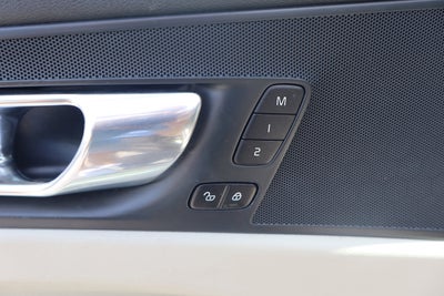 2020 Volvo XC60 Momentum