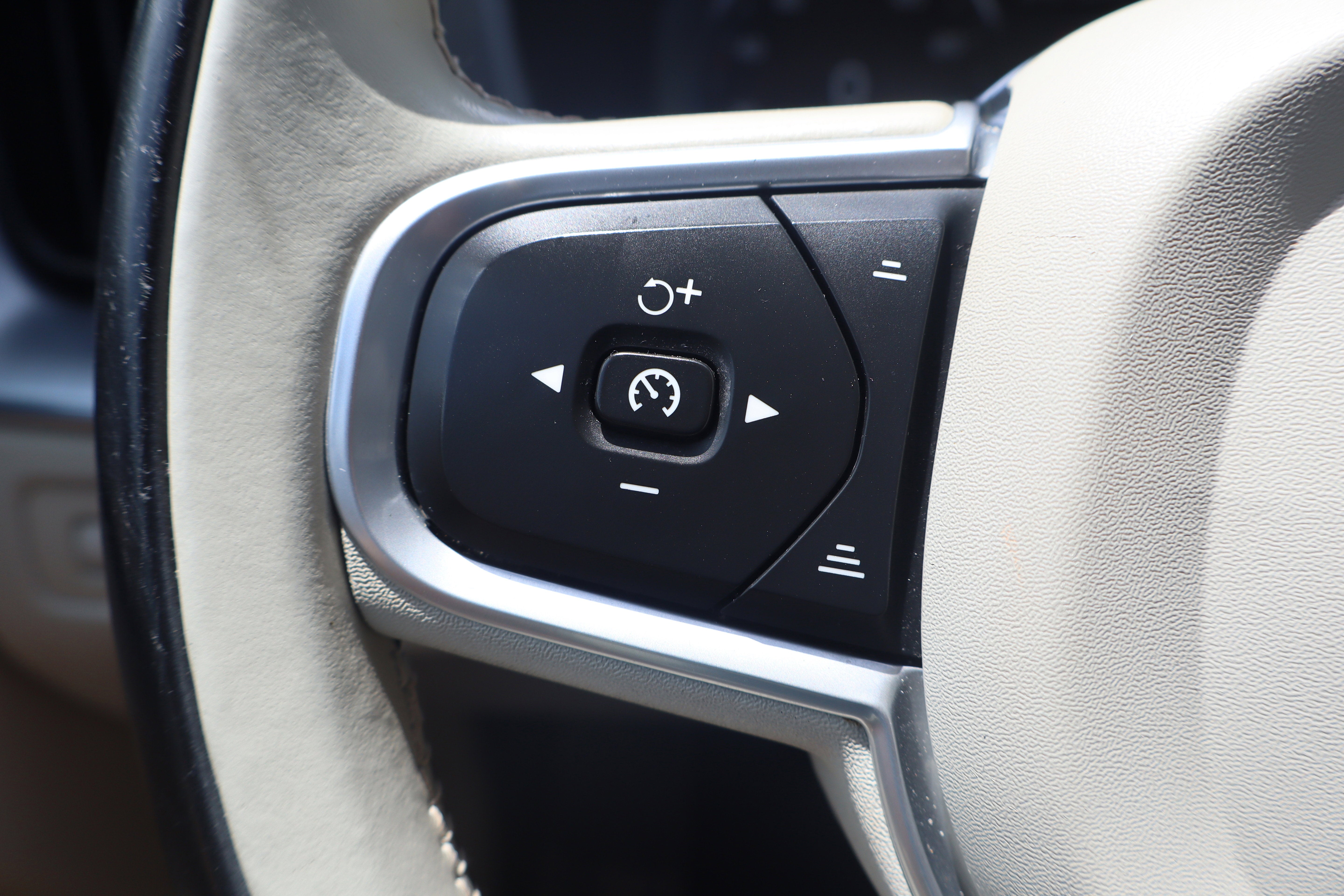 2020 Volvo XC60 Momentum