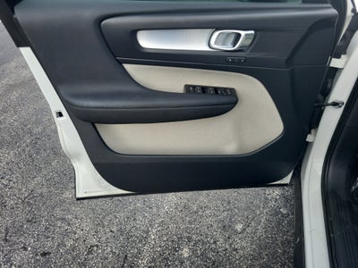 2021 Volvo XC40 Momentum