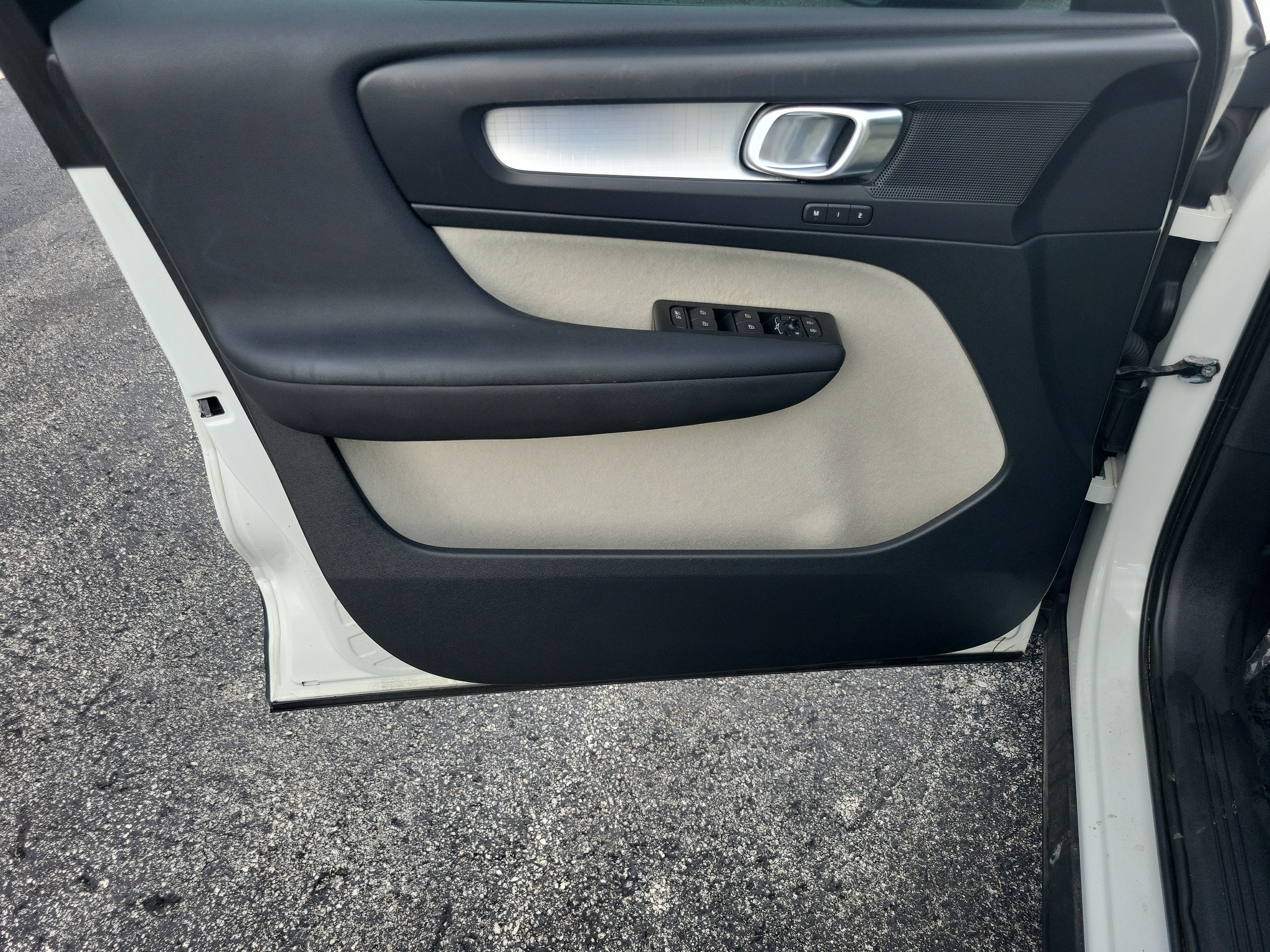 2021 Volvo XC40 Momentum