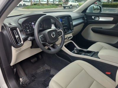 2021 Volvo XC40 Momentum