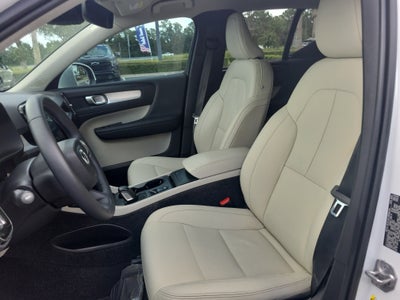 2021 Volvo XC40 Momentum