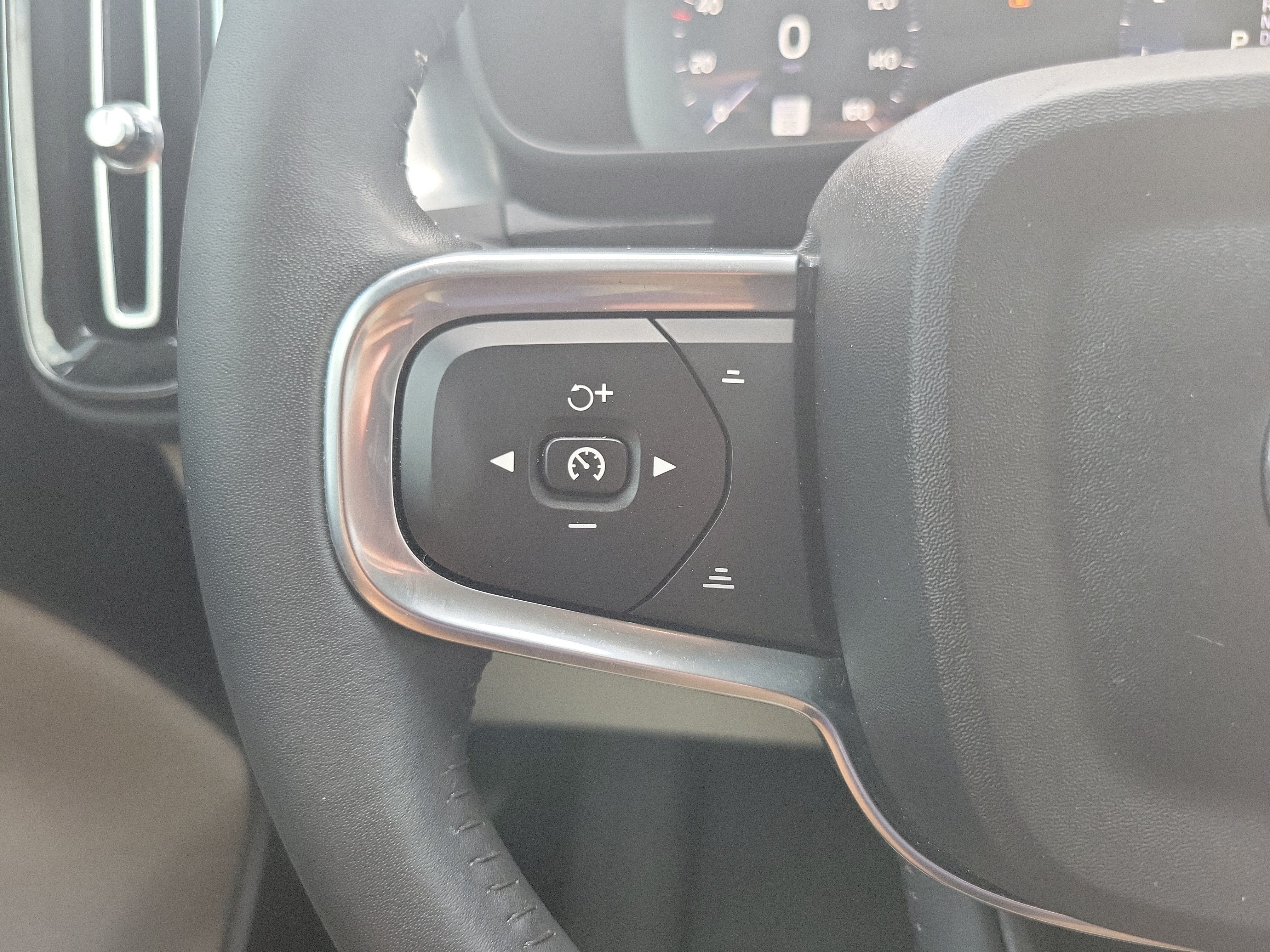2021 Volvo XC40 Momentum