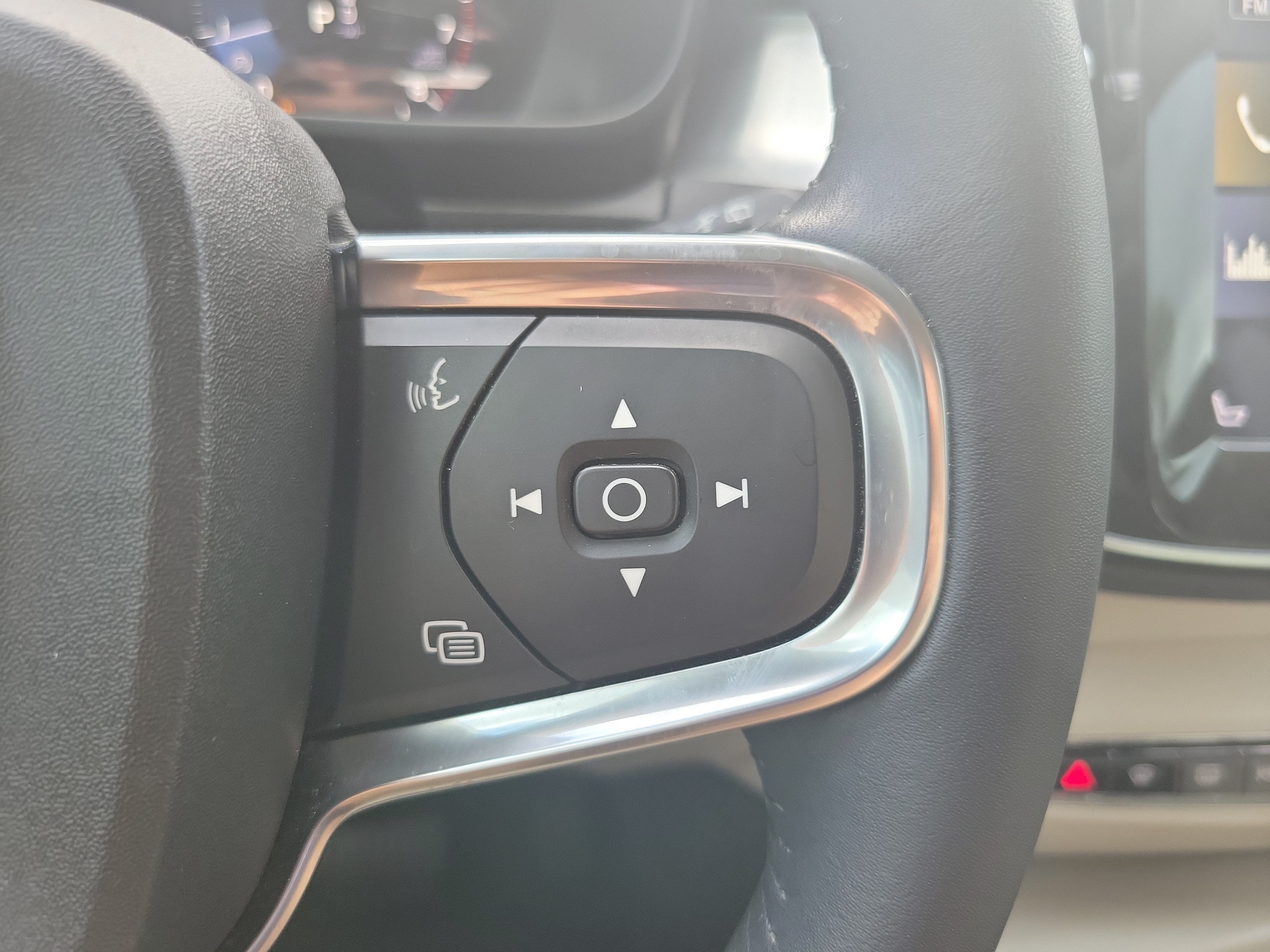 2021 Volvo XC40 Momentum