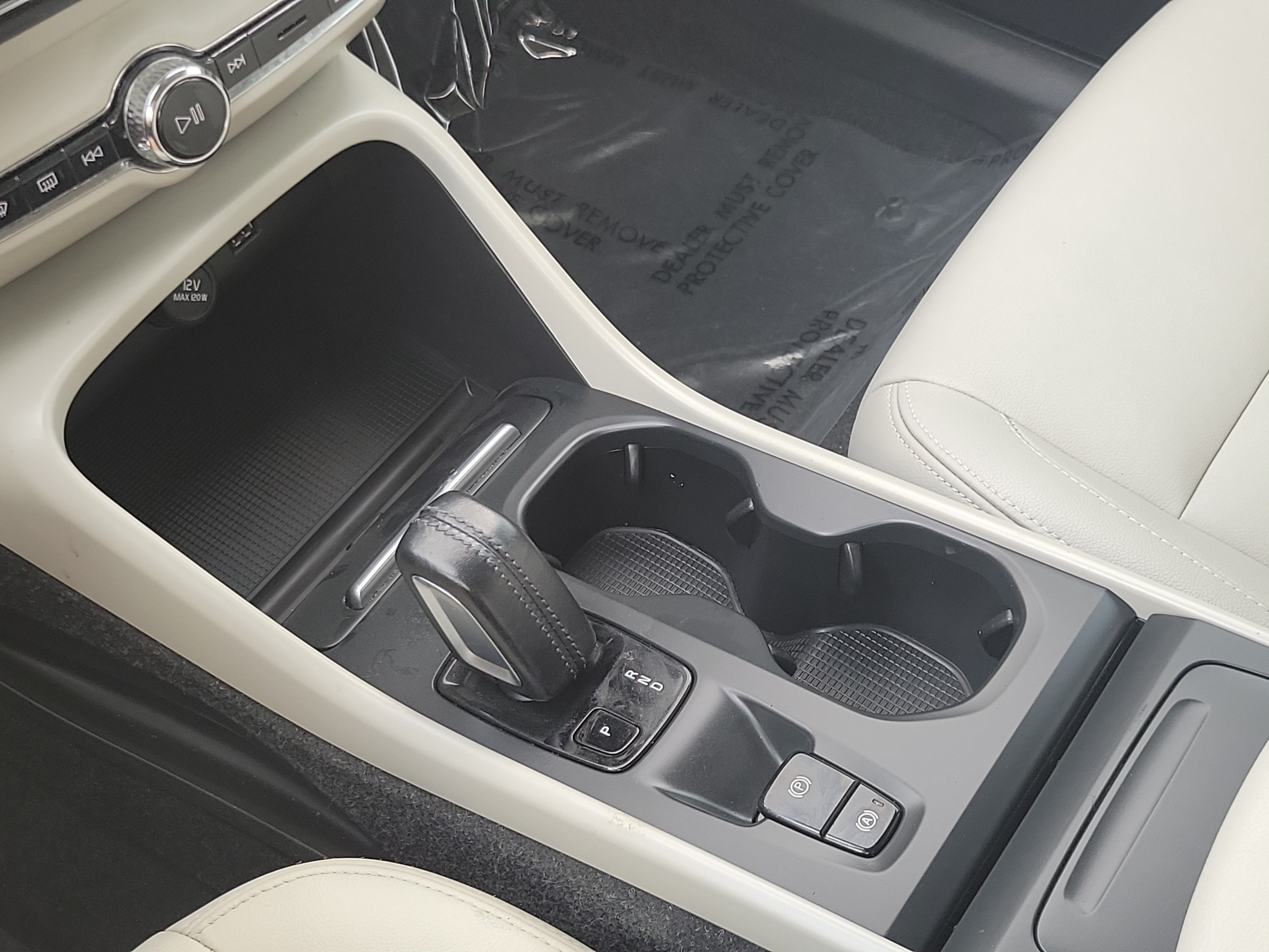 2021 Volvo XC40 Momentum