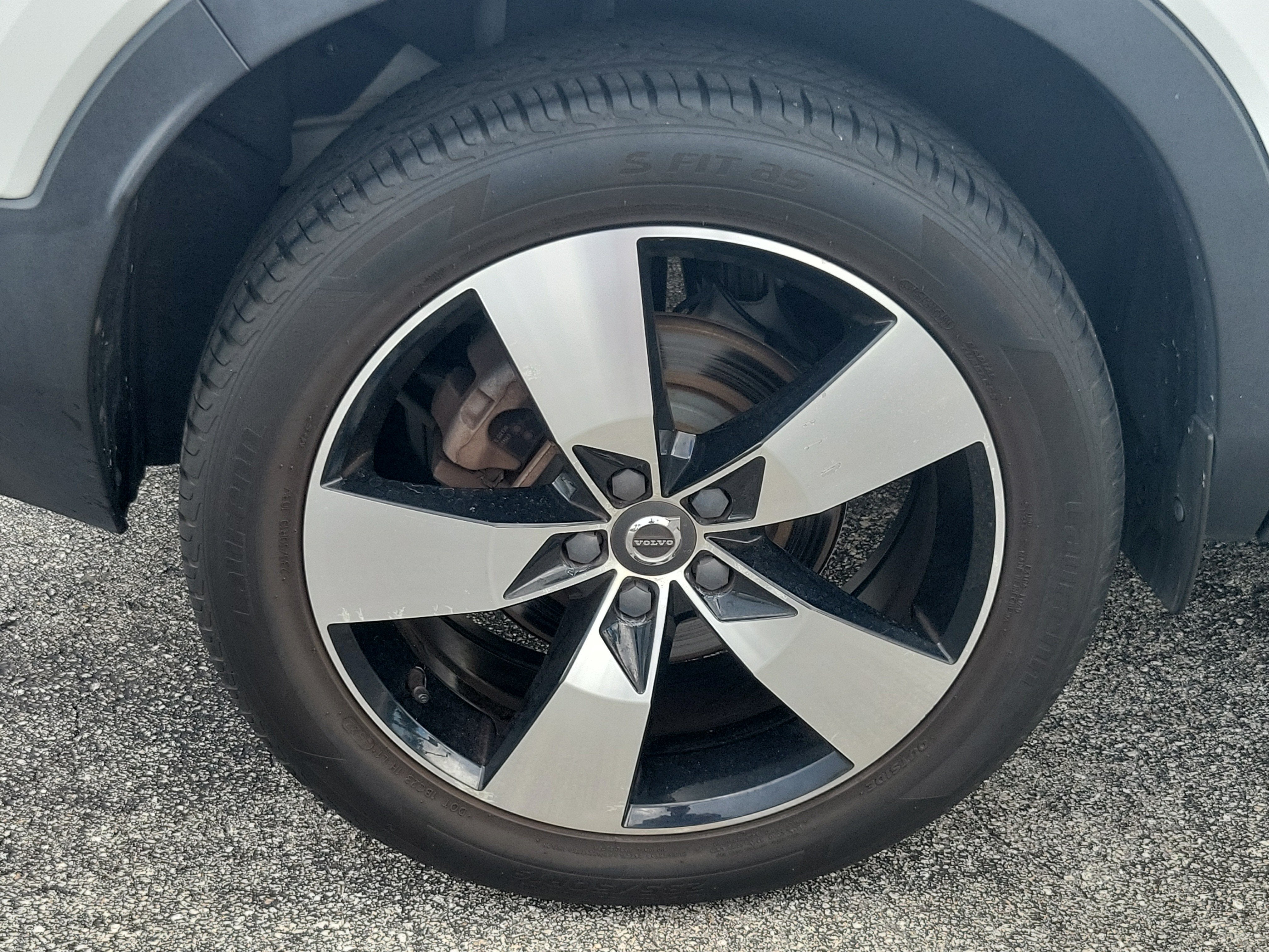 2021 Volvo XC40 Momentum