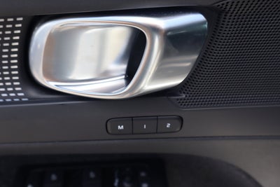 2022 Volvo XC40 R-Design