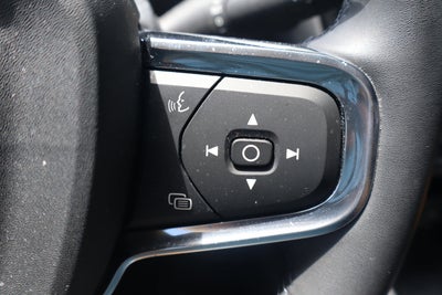 2022 Volvo XC40 R-Design