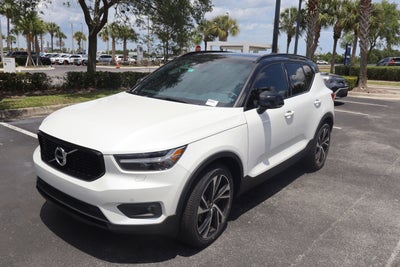 2022 Volvo XC40 R-Design