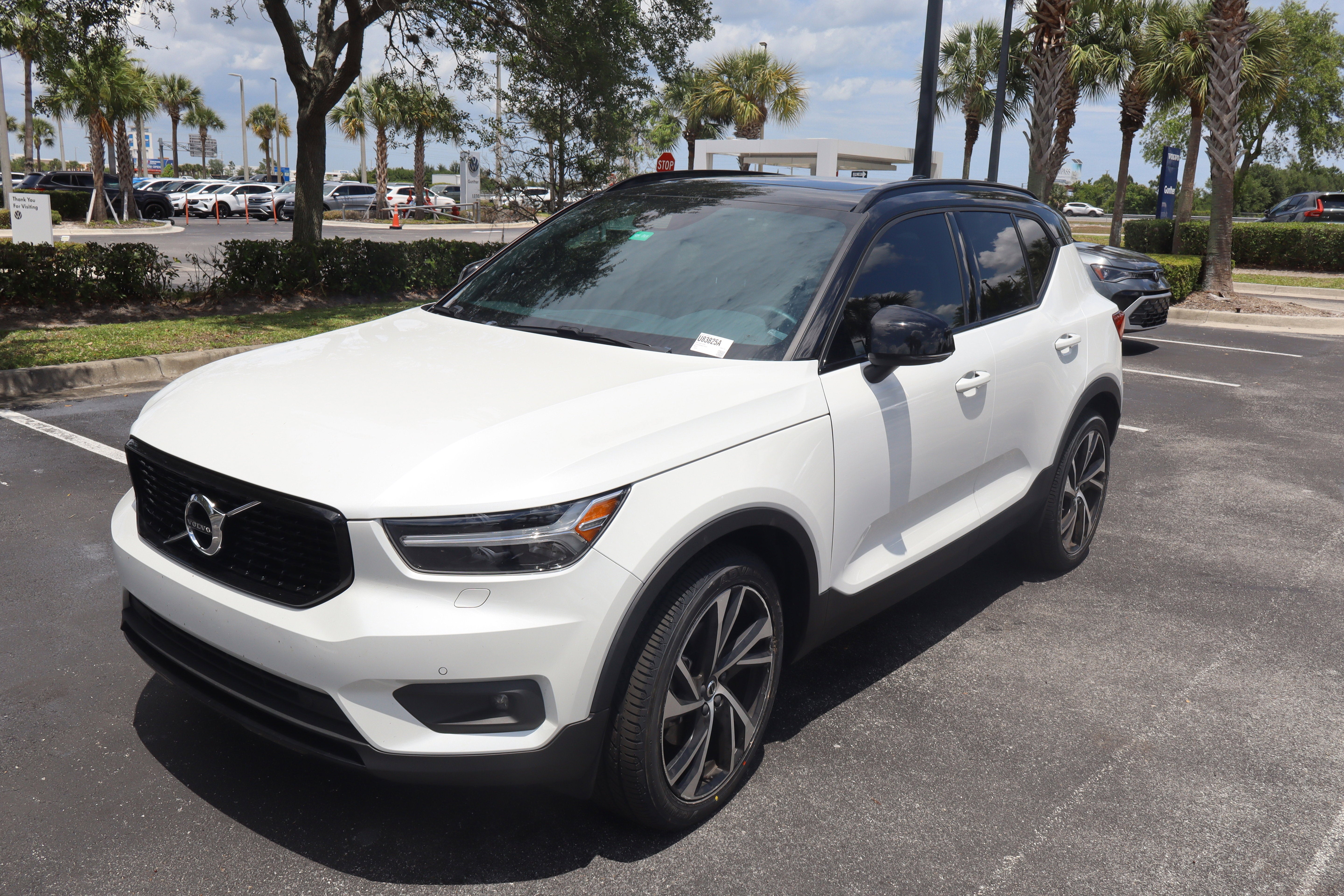 2022 Volvo XC40 R-Design