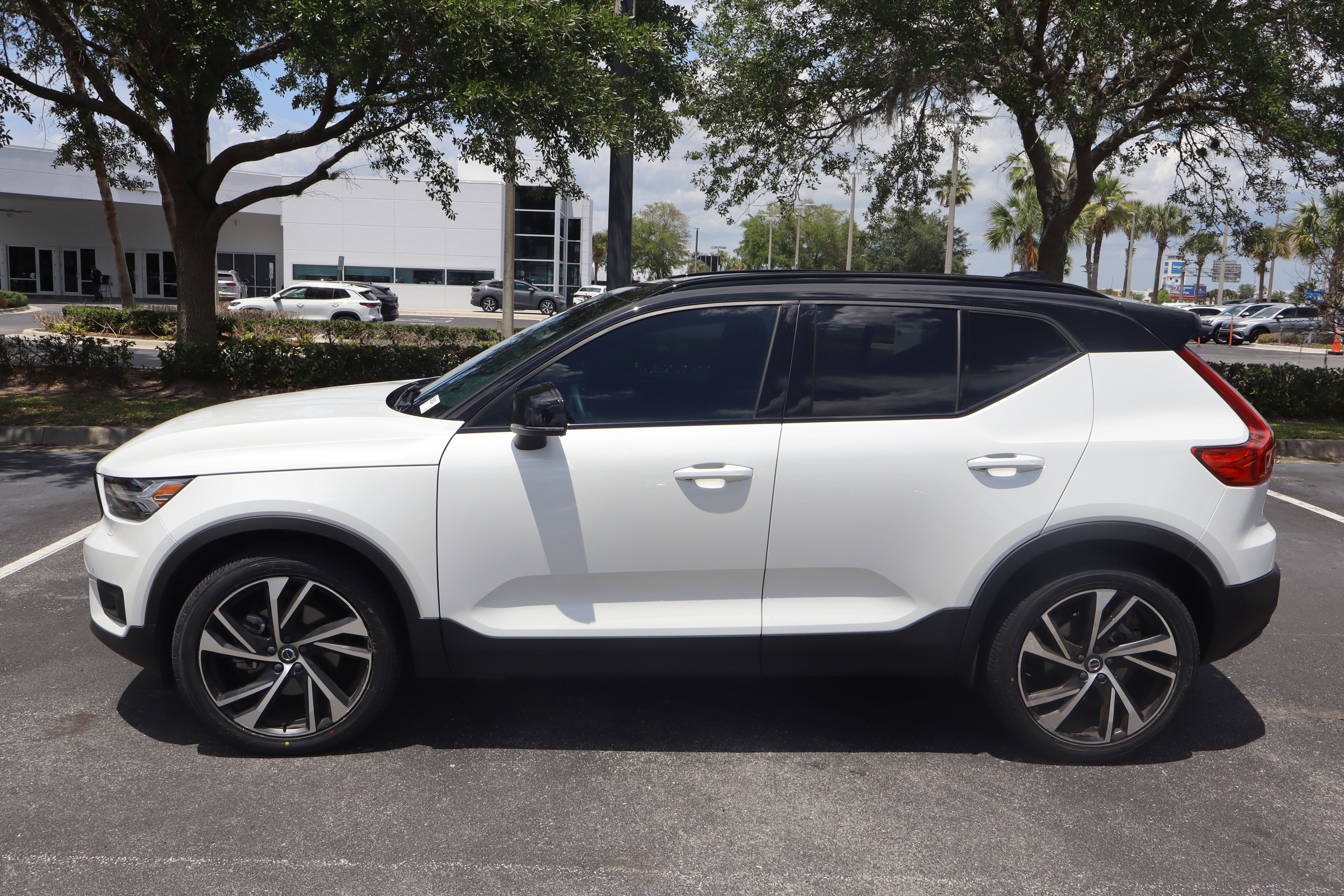 2022 Volvo XC40 R-Design