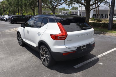 2022 Volvo XC40 R-Design