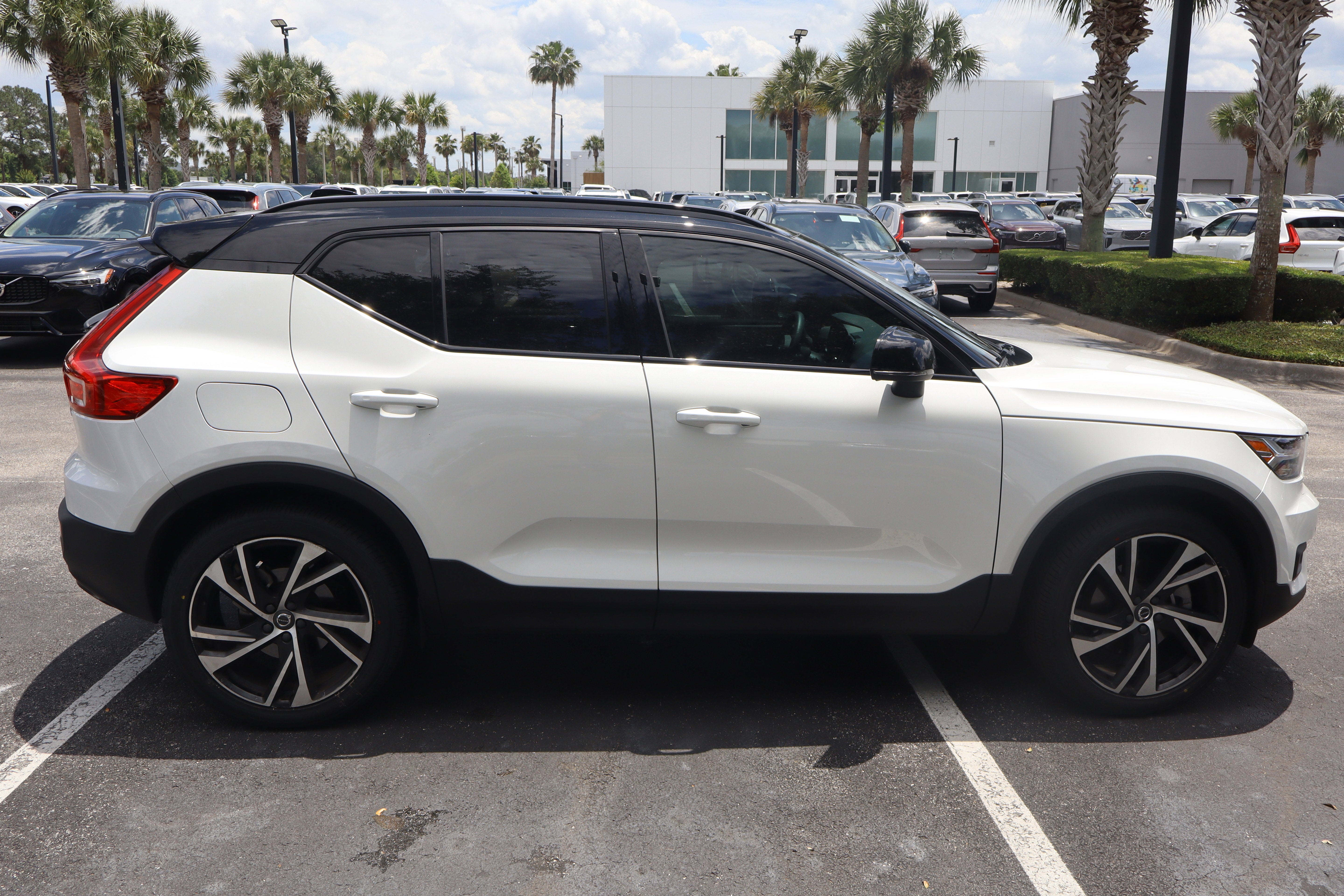 2022 Volvo XC40 R-Design