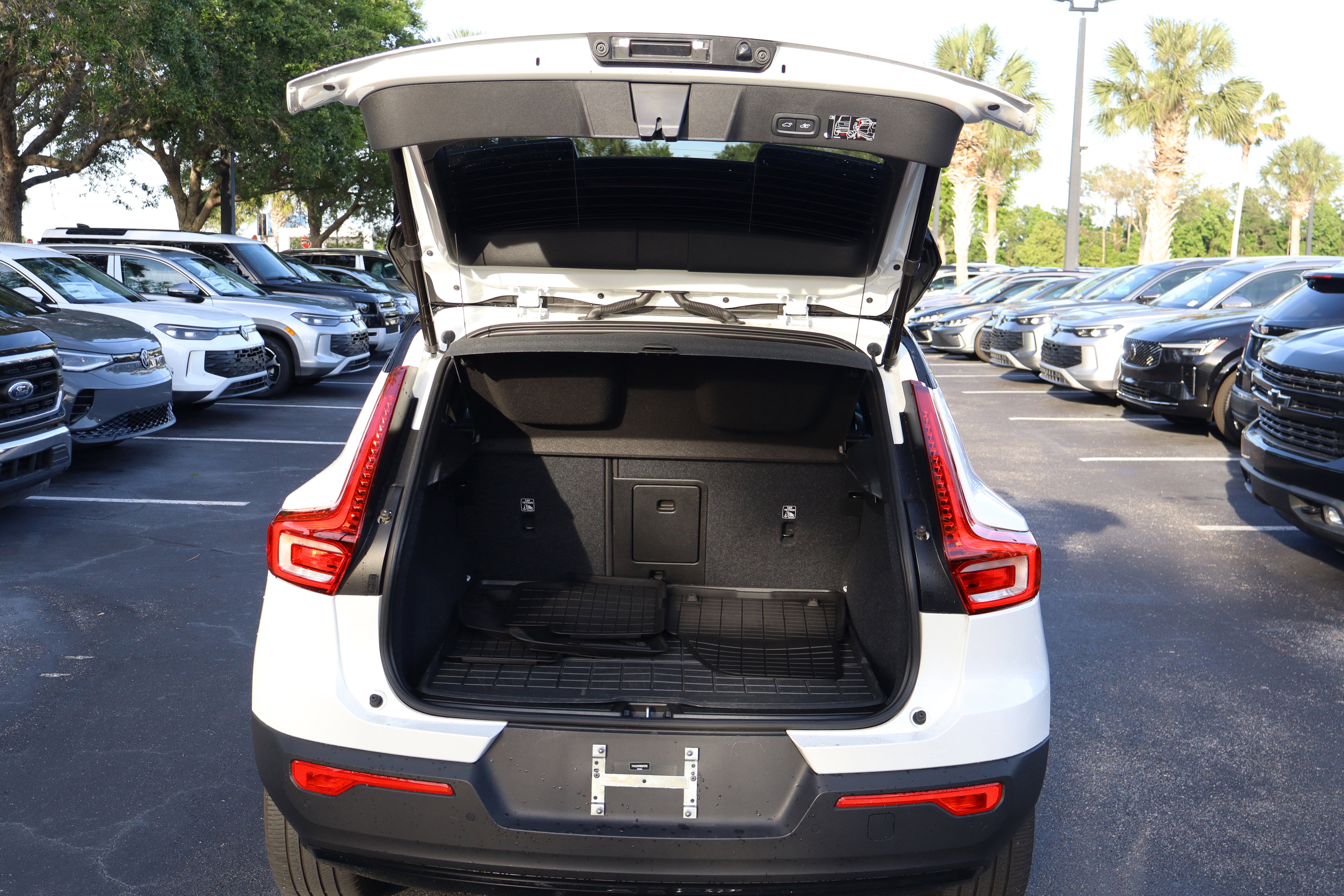 2022 Volvo XC40 R-Design