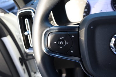 2022 Volvo XC40 R-Design
