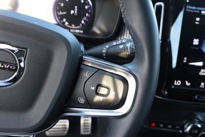2022 Volvo XC40 R-Design