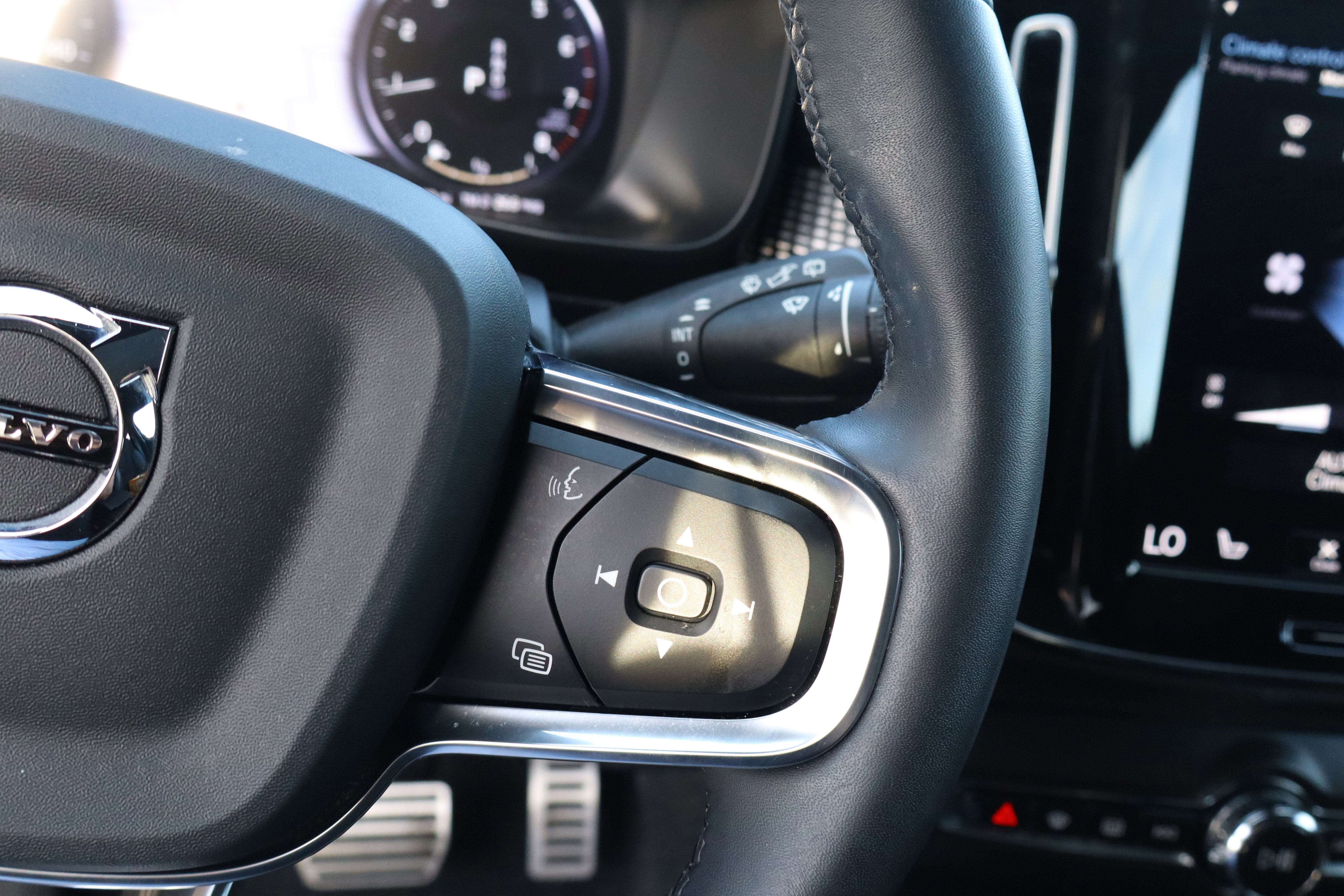2022 Volvo XC40 R-Design