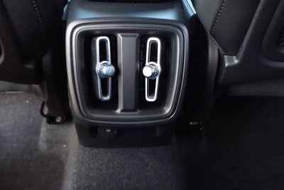 2022 Volvo XC40 R-Design