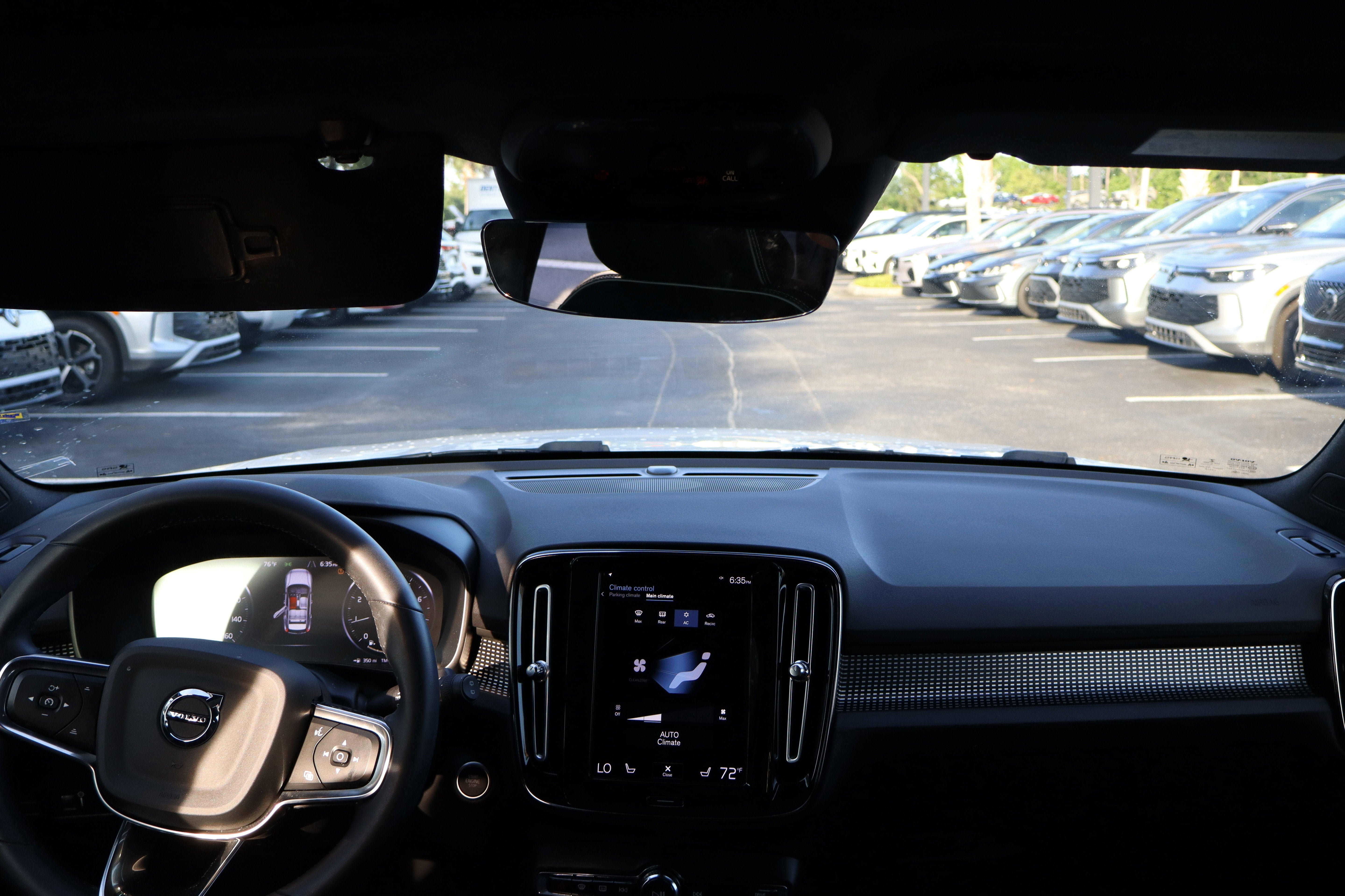 2022 Volvo XC40 R-Design
