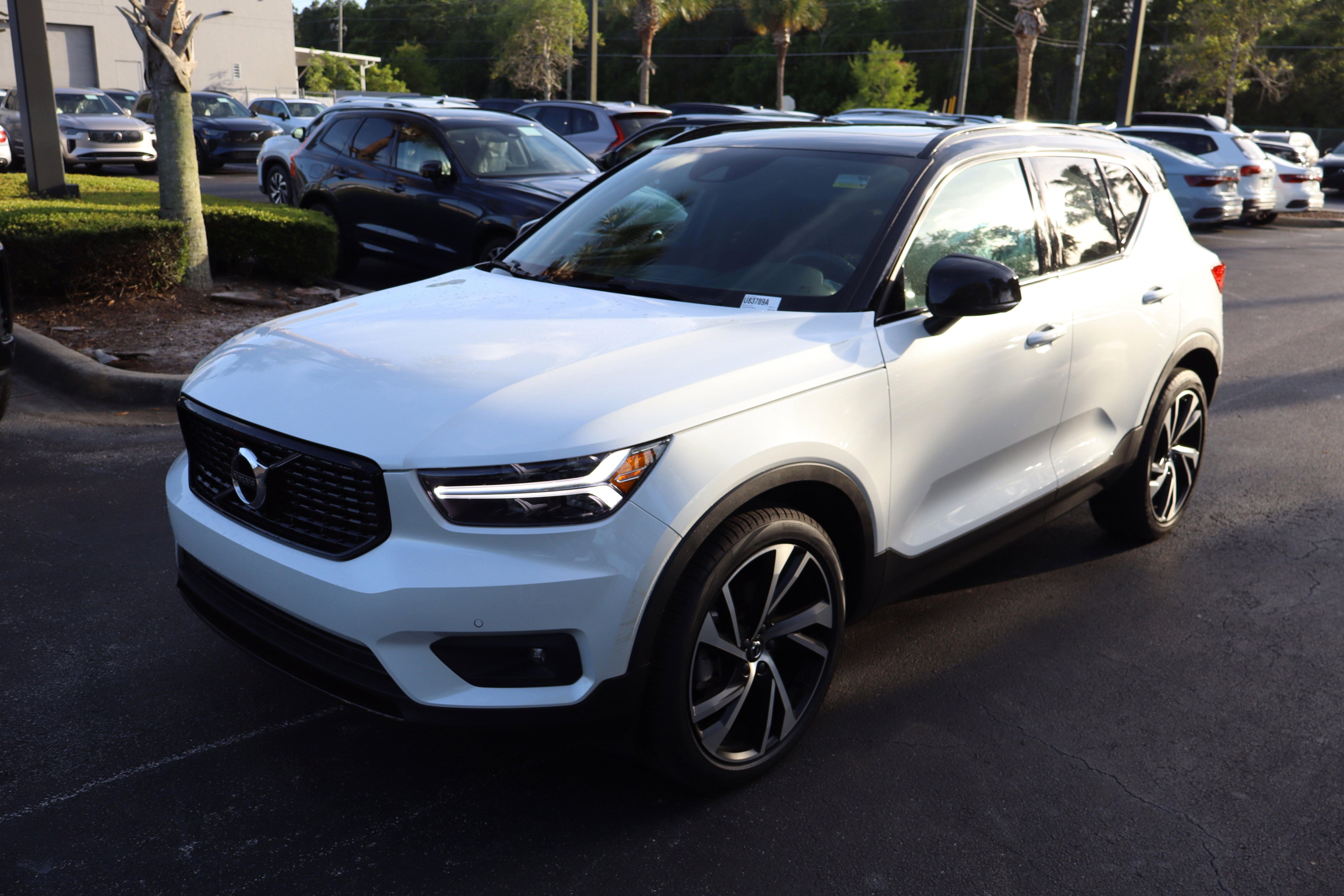 2022 Volvo XC40 R-Design