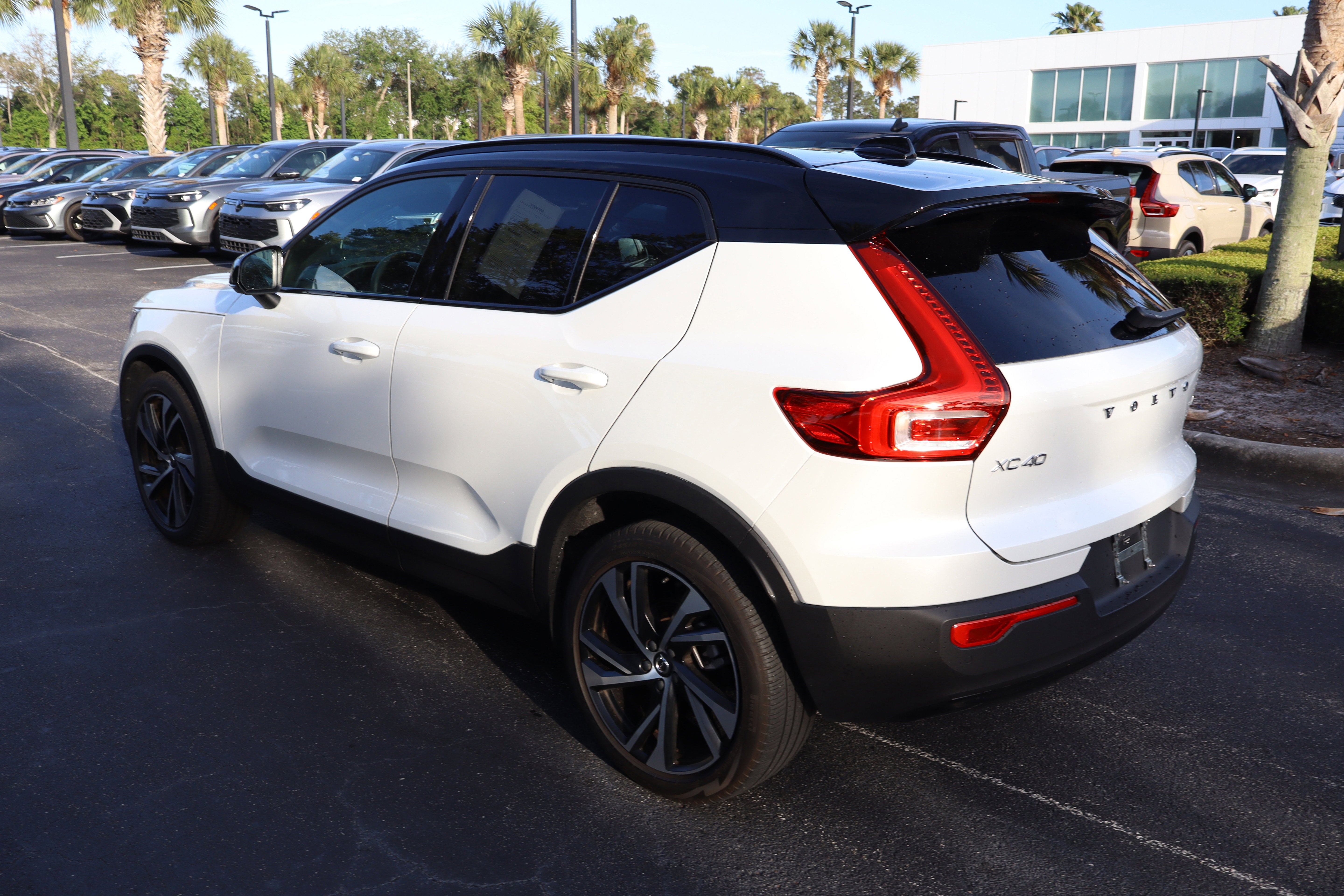 2022 Volvo XC40 R-Design