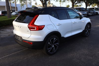 2022 Volvo XC40 R-Design