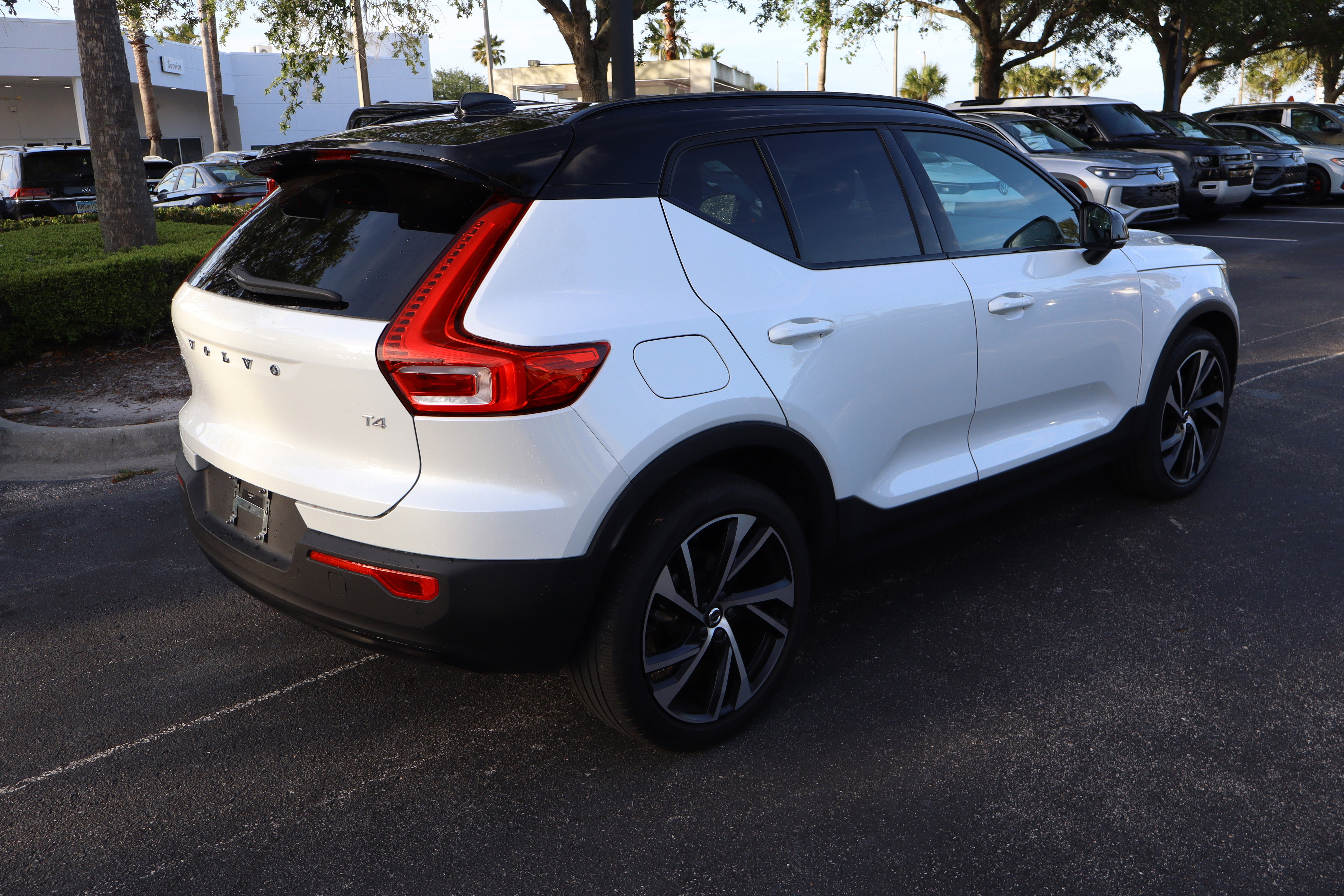 2022 Volvo XC40 R-Design