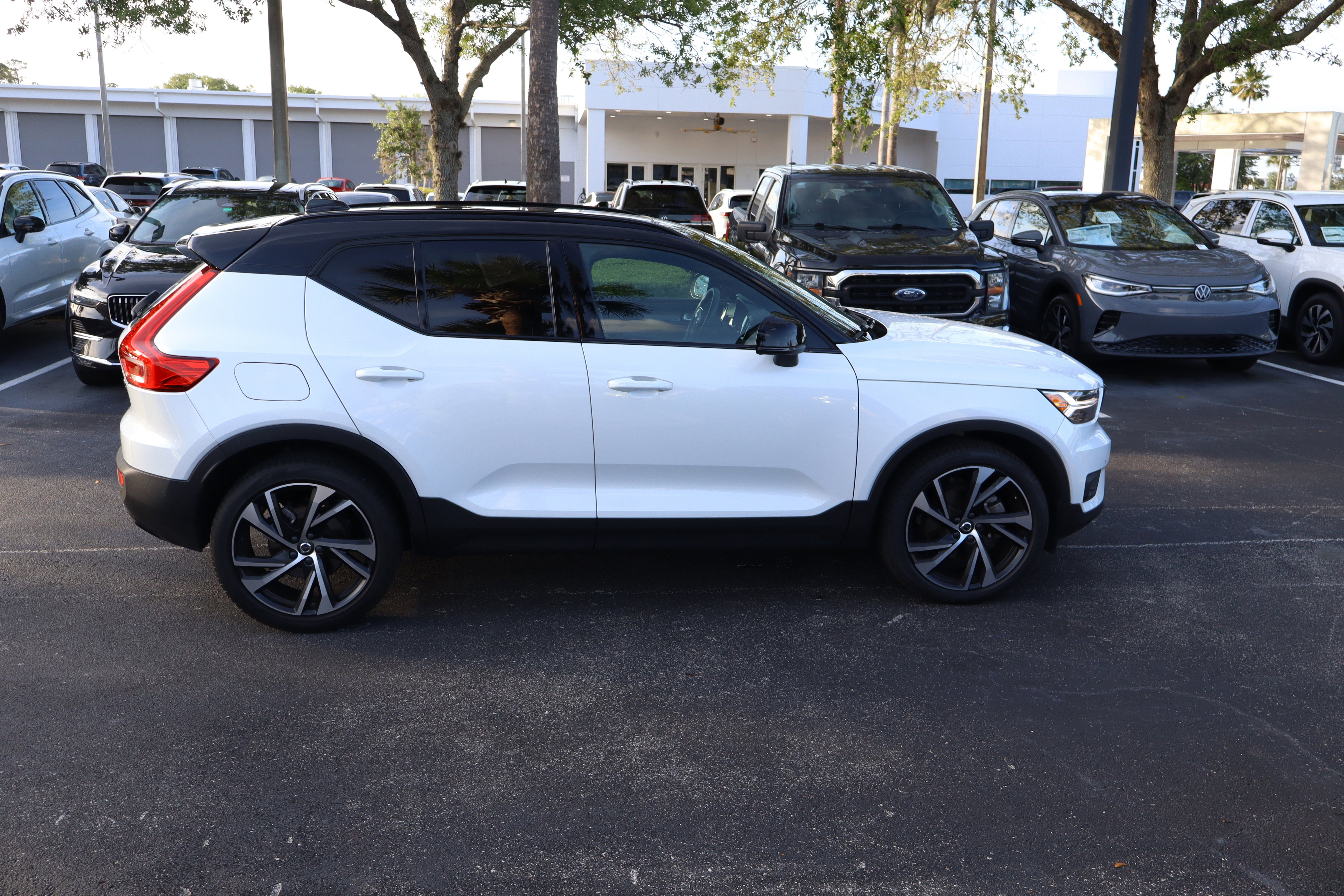 2022 Volvo XC40 R-Design
