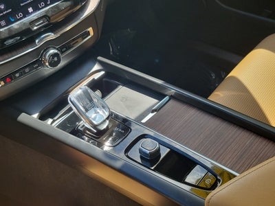 2022 Volvo XC60 Recharge Plug-In Hybrid Inscription