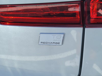 2024 Volvo XC60 Recharge Plug-In Hybrid Ultimate Dark Theme