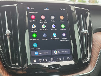 2024 Volvo XC60 Recharge Plug-In Hybrid Ultimate Dark Theme